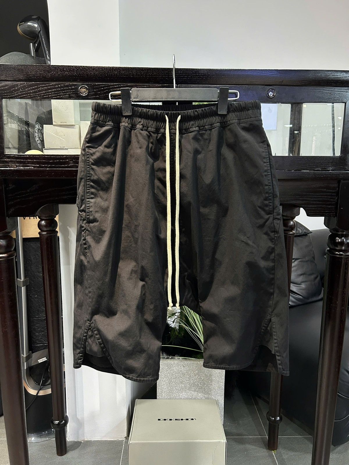 Rick Owens Rick Owens FW18 Drawcord Sarouel Shorts Size US 31 - 1 Thumbnail