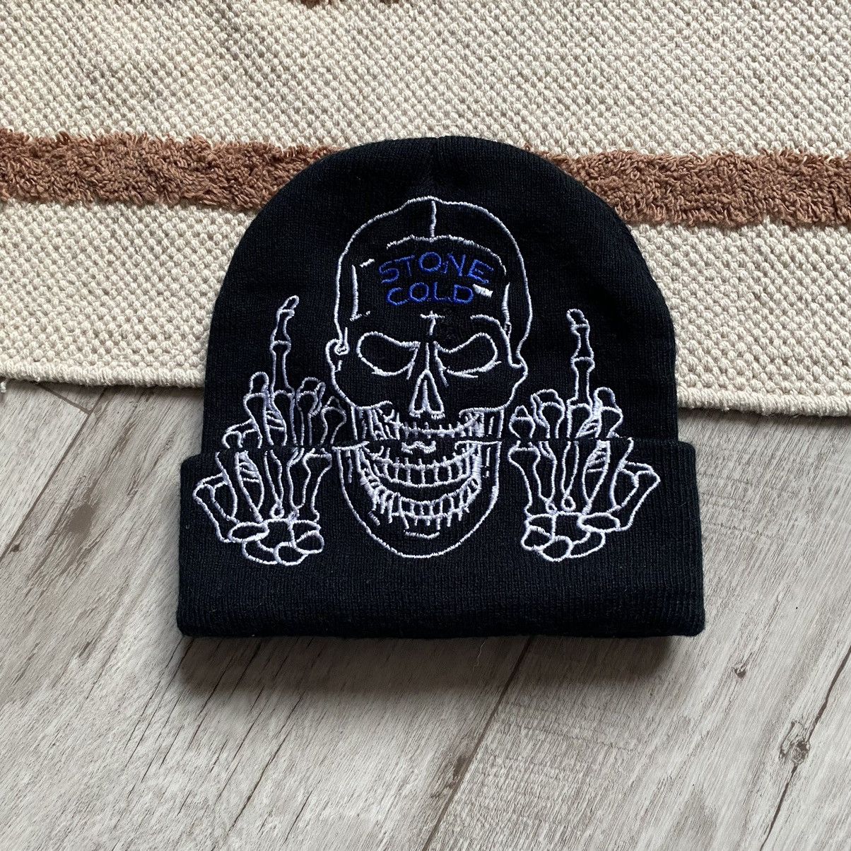 WWE VINTAGE WWE STEVE AUSTIN STONE COLD SKULL 1999 BEANIE HAT Size ONE SIZE - 1 Thumbnail