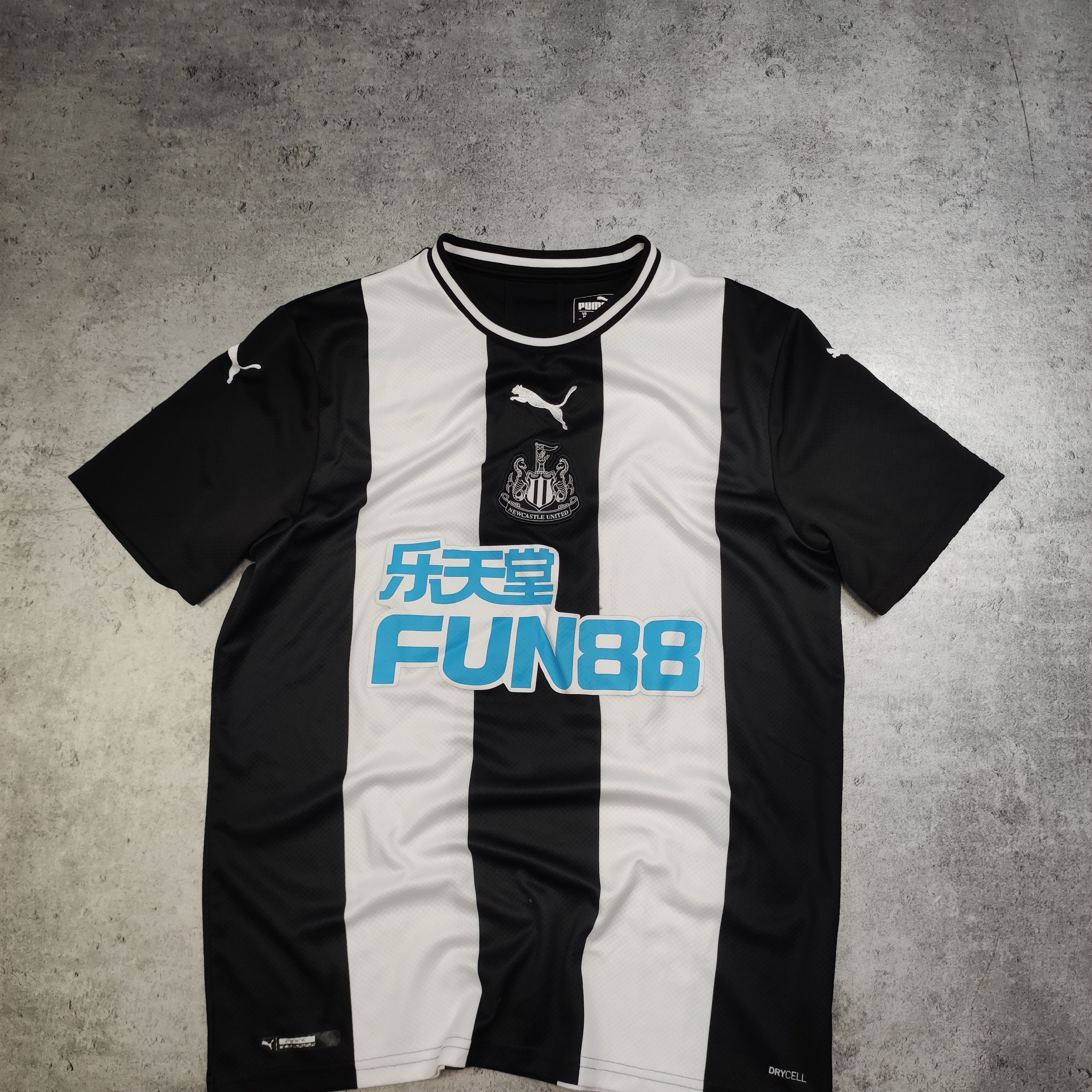 Puma RARE Puma x Football Soccer Newcastle United Home Jersey Size US M / EU 48-50 / 2 - 2 Thumbnail