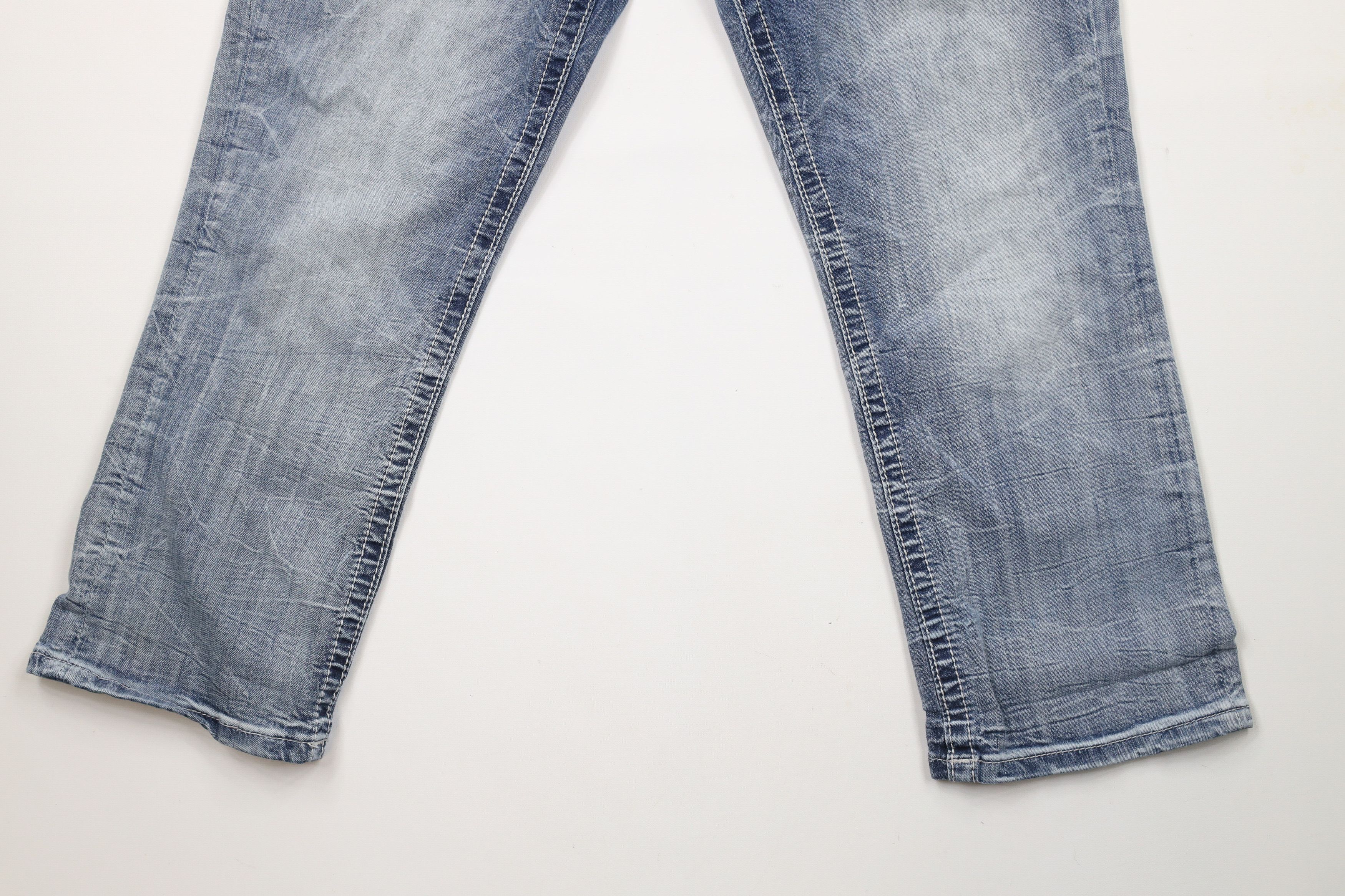 Miss Me × Vintage Miss Me Jeweled Fleur de Lis MMA Mid Rise Cropped Jeans Size 31" - 4 Thumbnail
