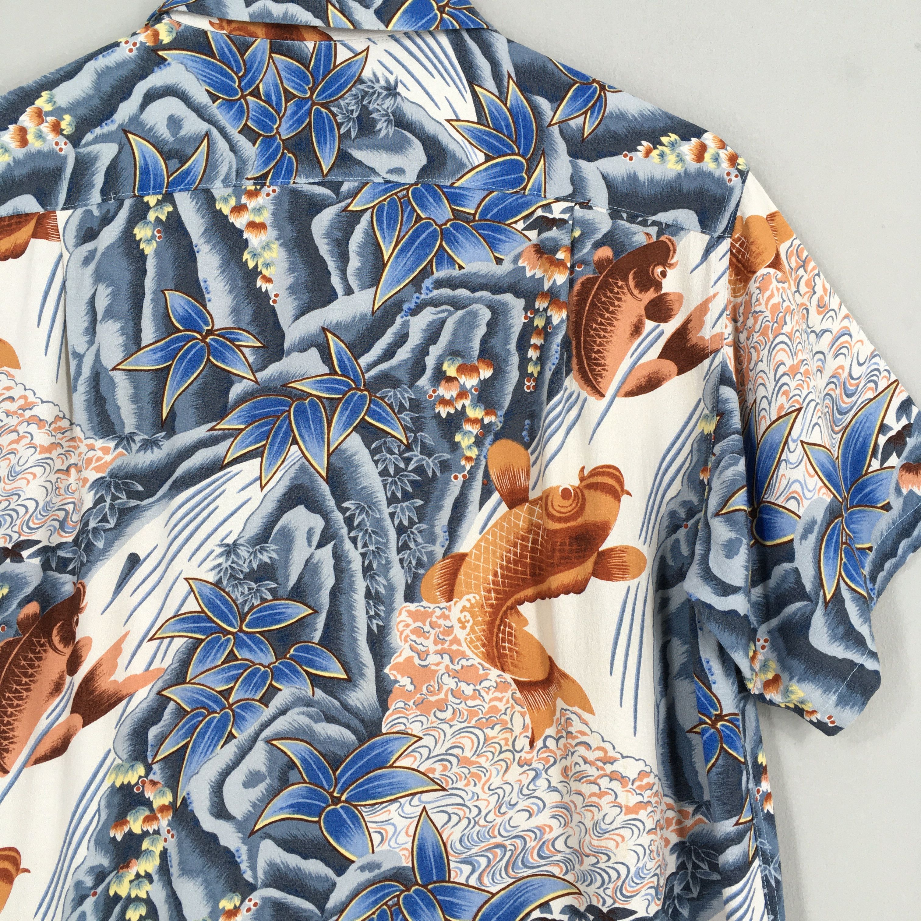Vintage Vintage Hawaiian Patina Japanese Koi Fish Rayon Shirt Small Size US S / EU 44-46 / 1 - 7 Thumbnail