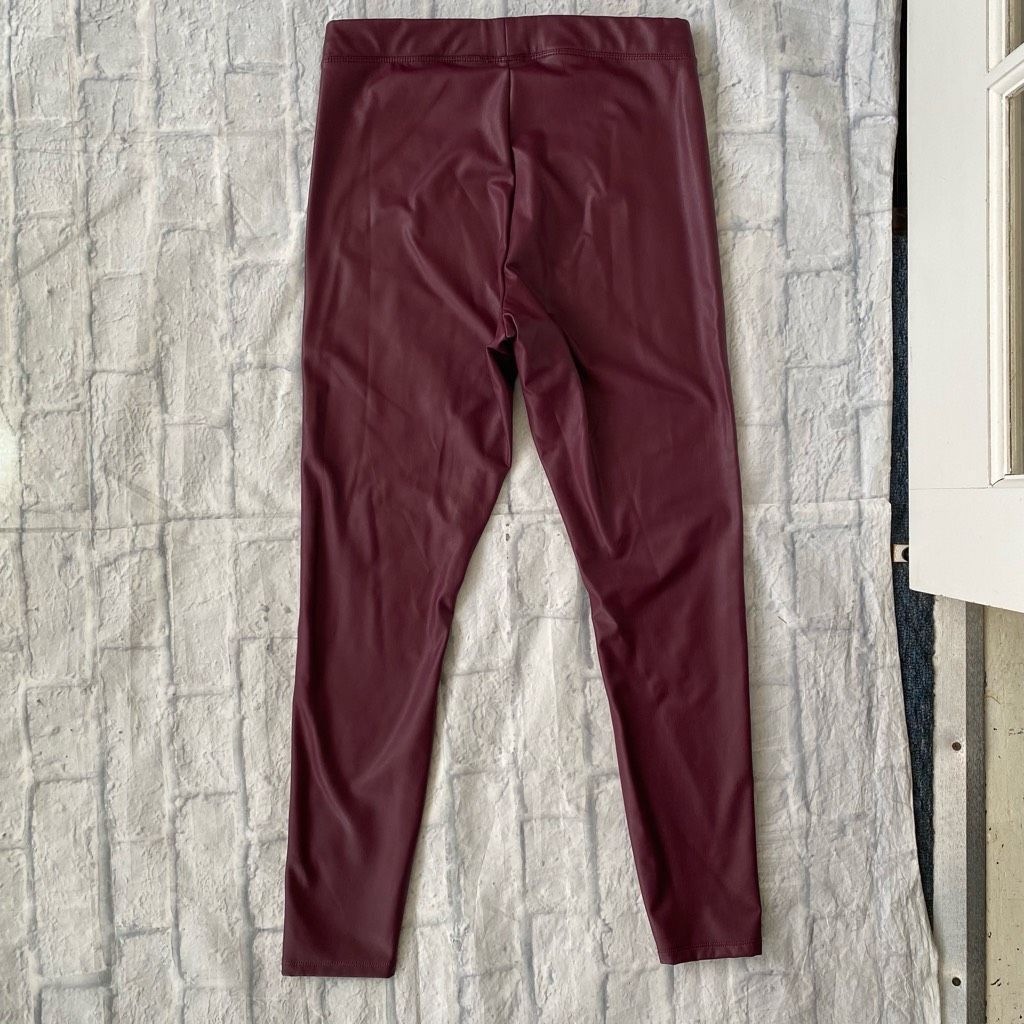 Express Express women M fleece lined vegan leather leggings burgundy Size 30" / US 8 / IT 44 - 7 Thumbnail