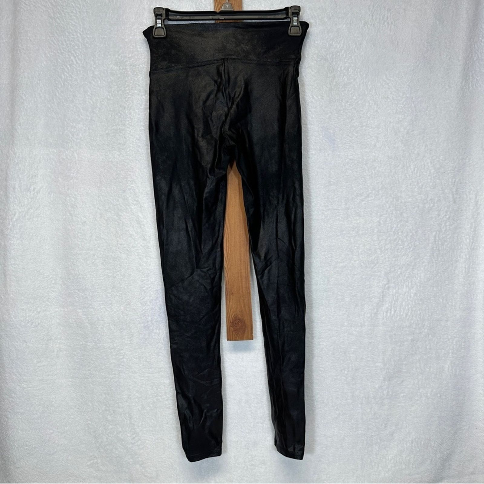 Spanx Spanx Black Faux Leather Smooth Mid Rise Leggings Size M Size 25" / US 0 / IT 36 - 5 Thumbnail