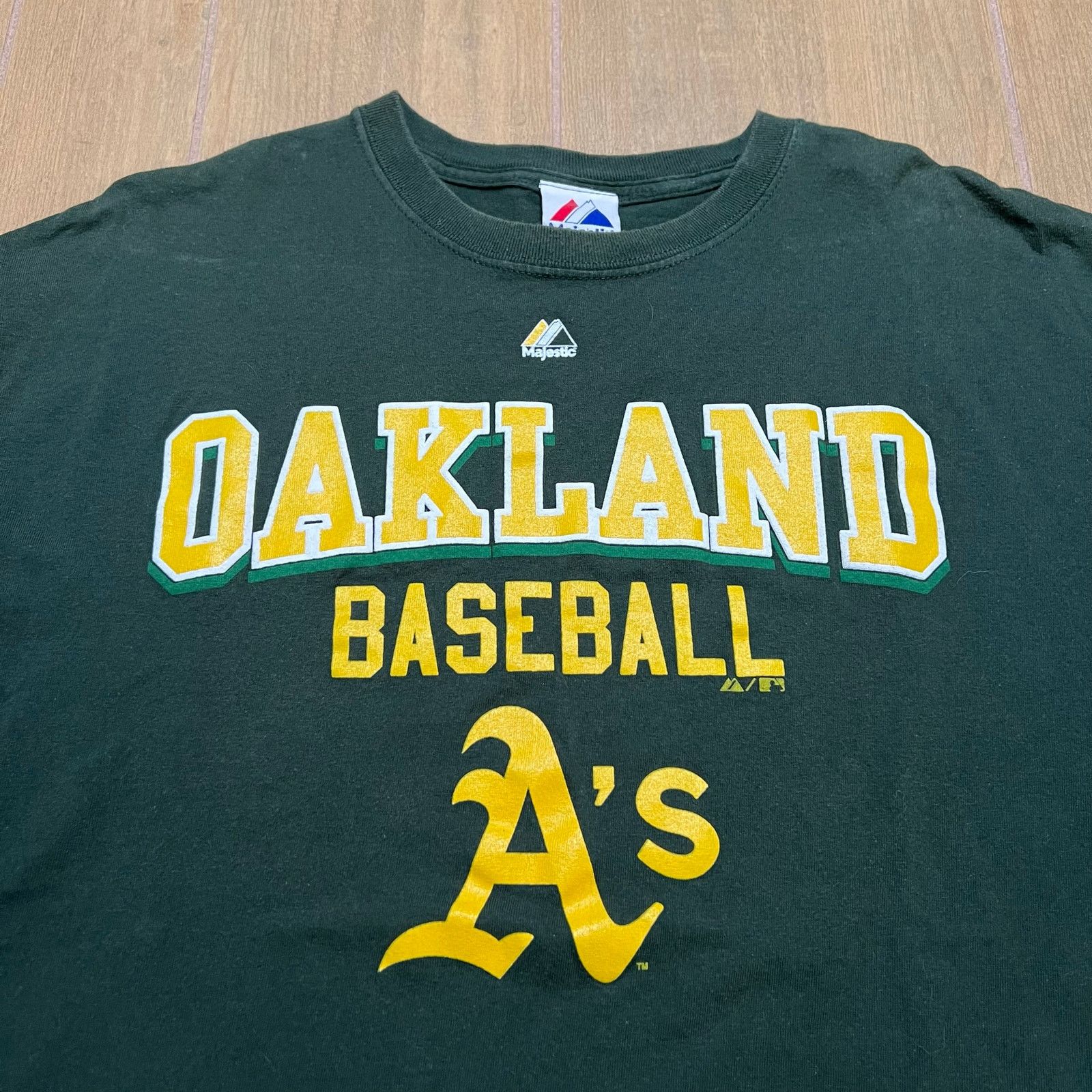 Majestic Vintage Oakland Athletics Baseball T-shirt Men Sz XL Size US XL / EU 56 / 4 - 2 Thumbnail