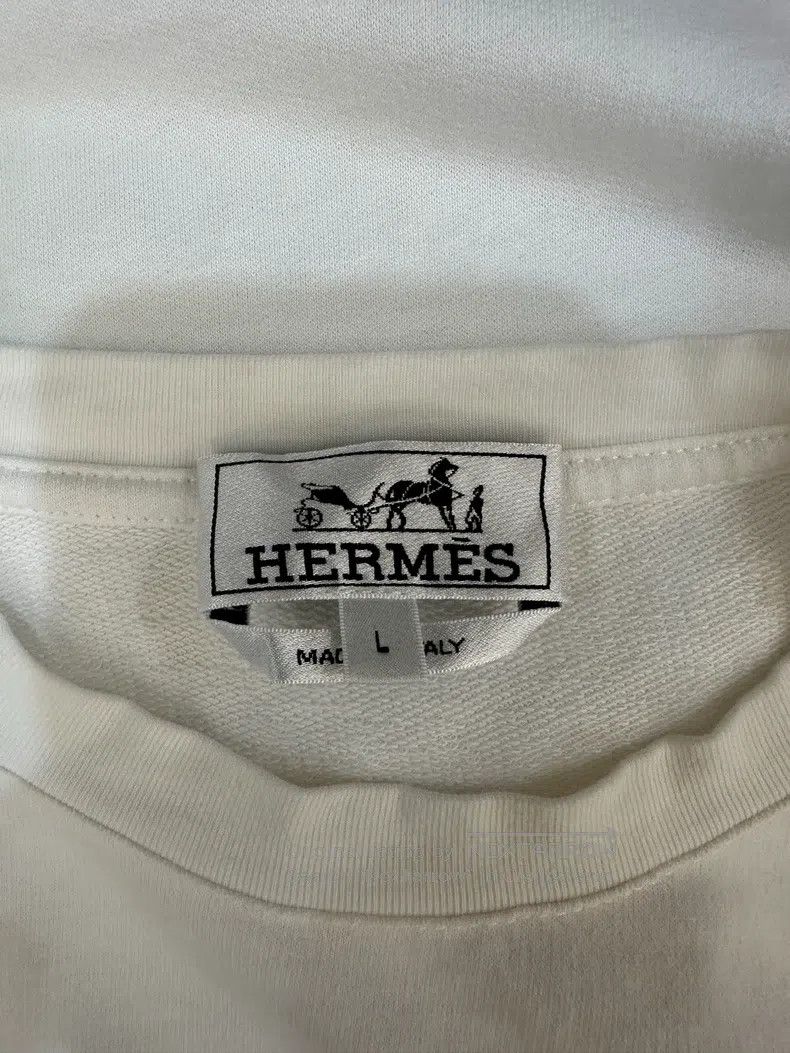 Hermes Hermes Horseshoe Leather Detail Crewneck Short Sleeve Whit Size L / US 10 / IT 46 - 4 Thumbnail