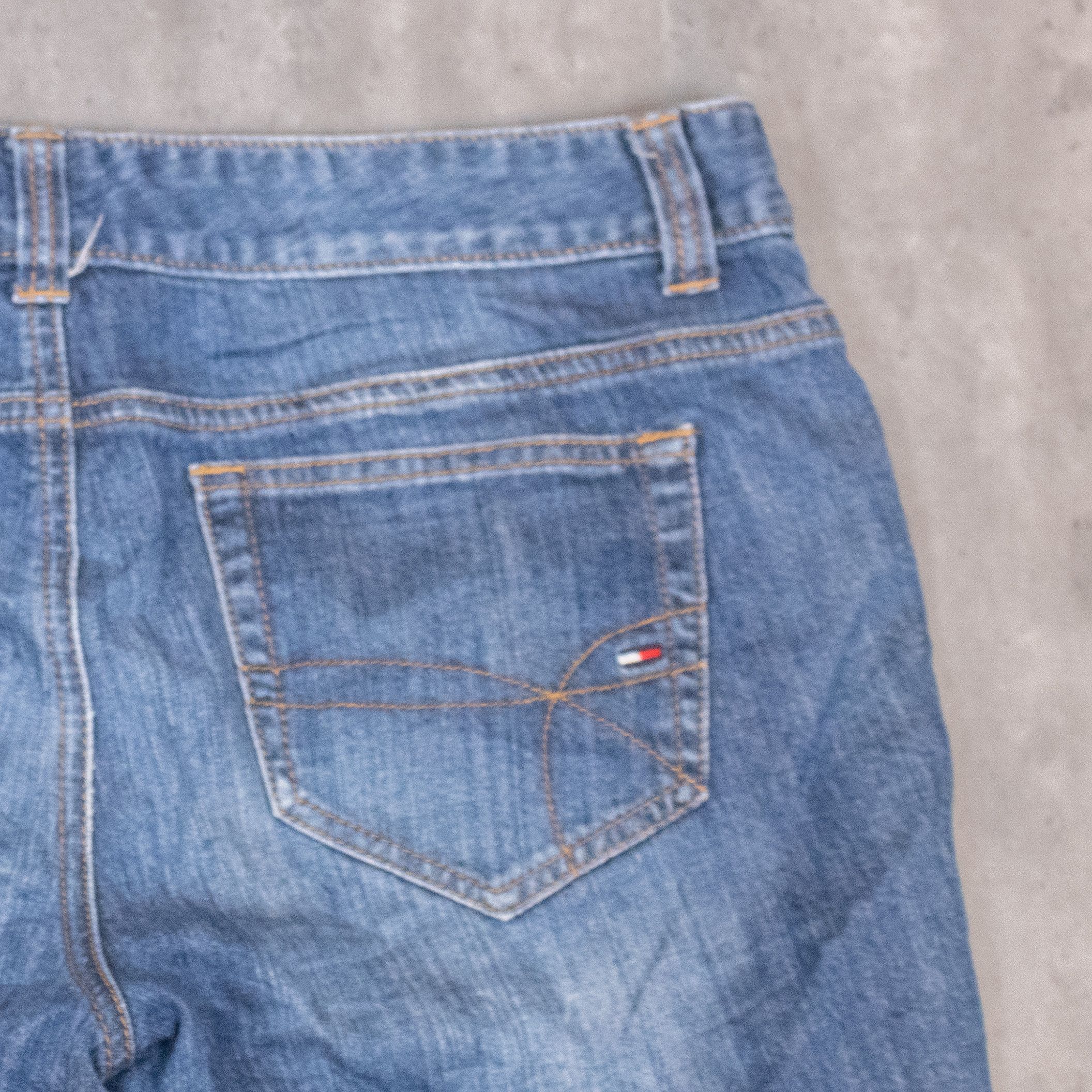 Tommy Hilfiger × Vintage Y2K Tommy Hilfigure Midwash Jort Jean Shorts Size US 34 / EU 50 - 16 Thumbnail