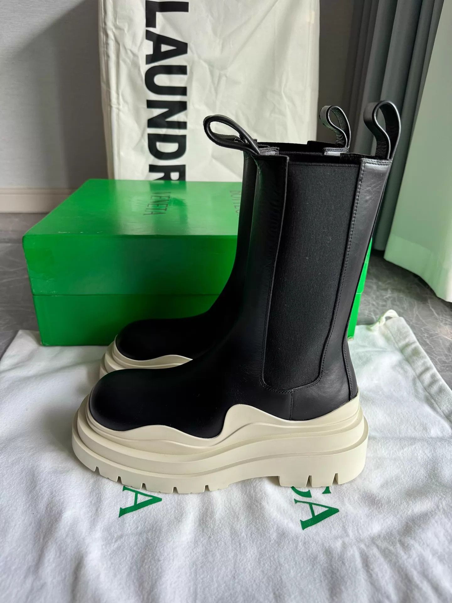 Bottega Veneta Bottega Veneta Chelsea Boots Women's 36 Ivory Size US 5.5 / IT 35.5 - 1 Thumbnail