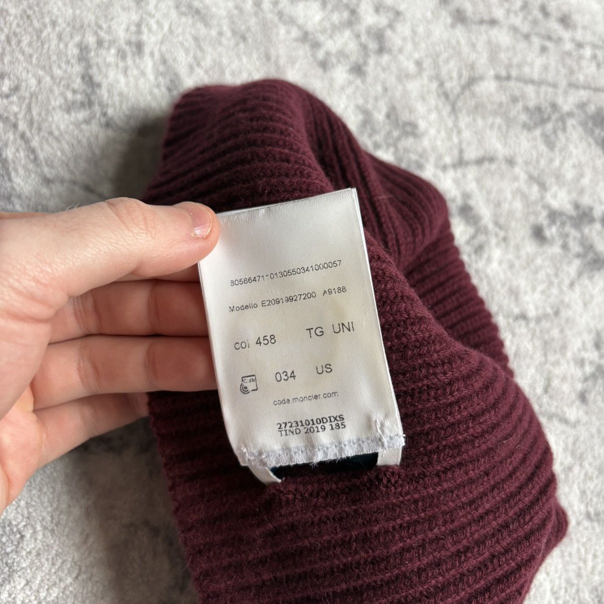 Moncler Moncler Berreto Tricot Double Logo Patch Beanie Burgundy Size ONE SIZE - 6 Thumbnail