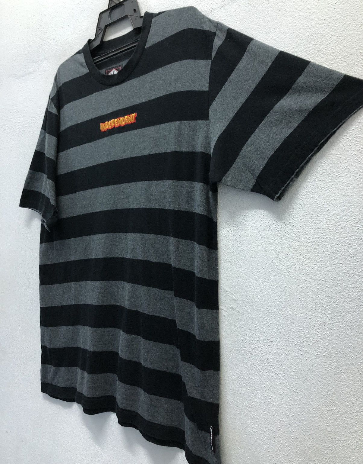 Vintage Vintage Independent T-Shirt Size US XL / EU 56 / 4 - 6 Thumbnail