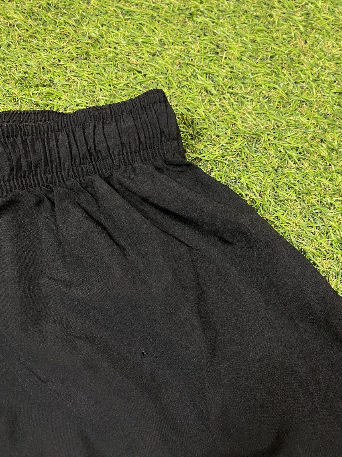 Nike Vintage Nike shorts streetwear swoosh casual y2k size L Size US 34 / EU 50 - 2 Thumbnail