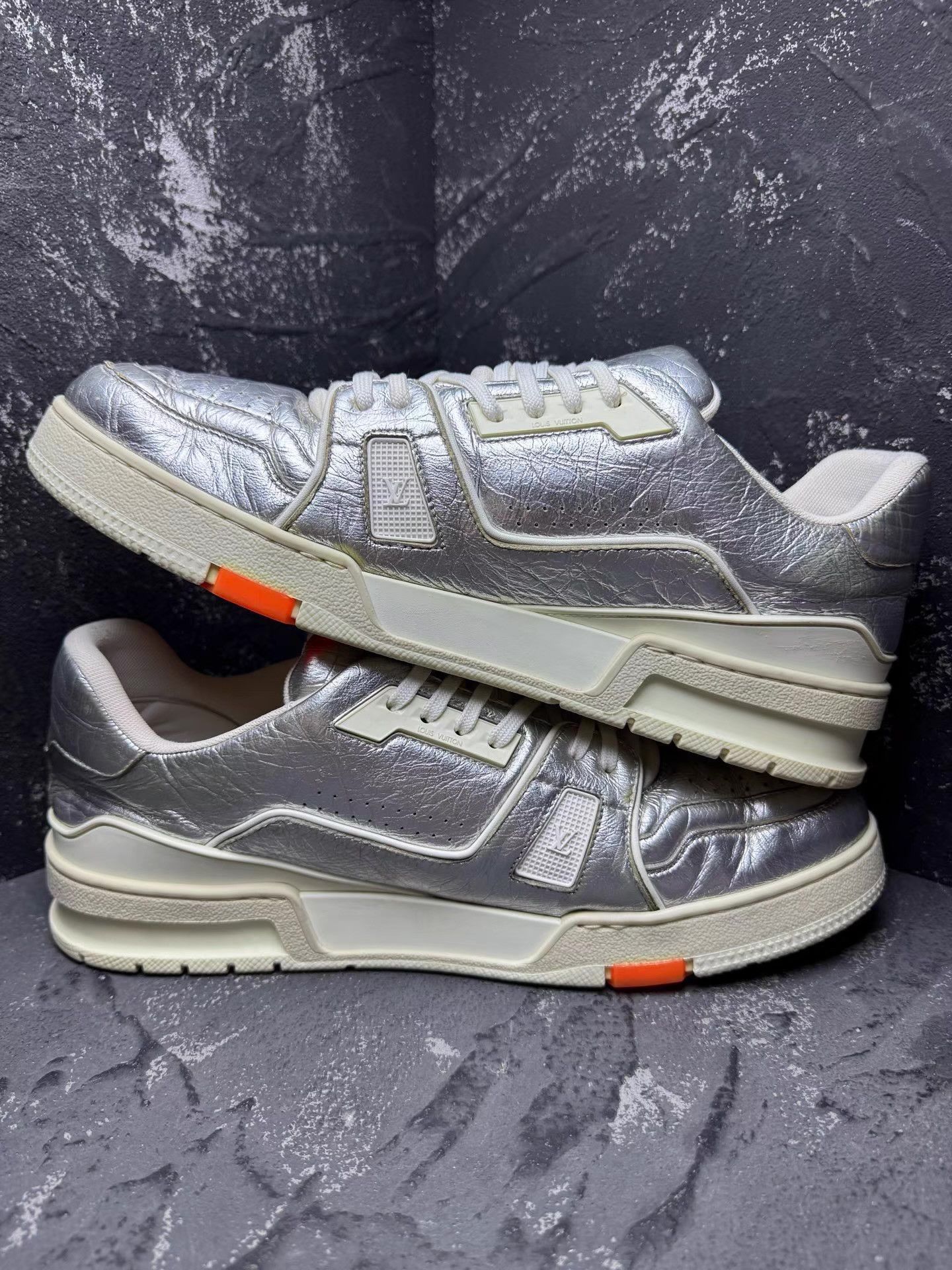 Louis Vuitton LV Trainer Silver Foil Sneakers Q10 Size US 10 / EU 43 - 5 Thumbnail