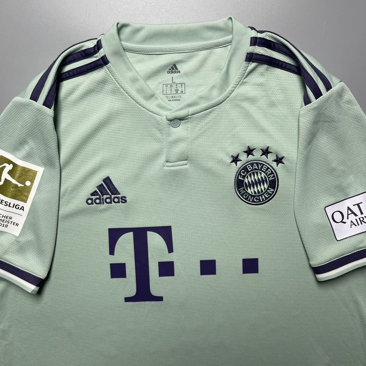 Vintage BAYERN ADIDAS 2018/2019 FOOTBALL AWAY JERSEY #72 STANISIC Size US L / EU 52-54 / 3 - 4 Thumbnail