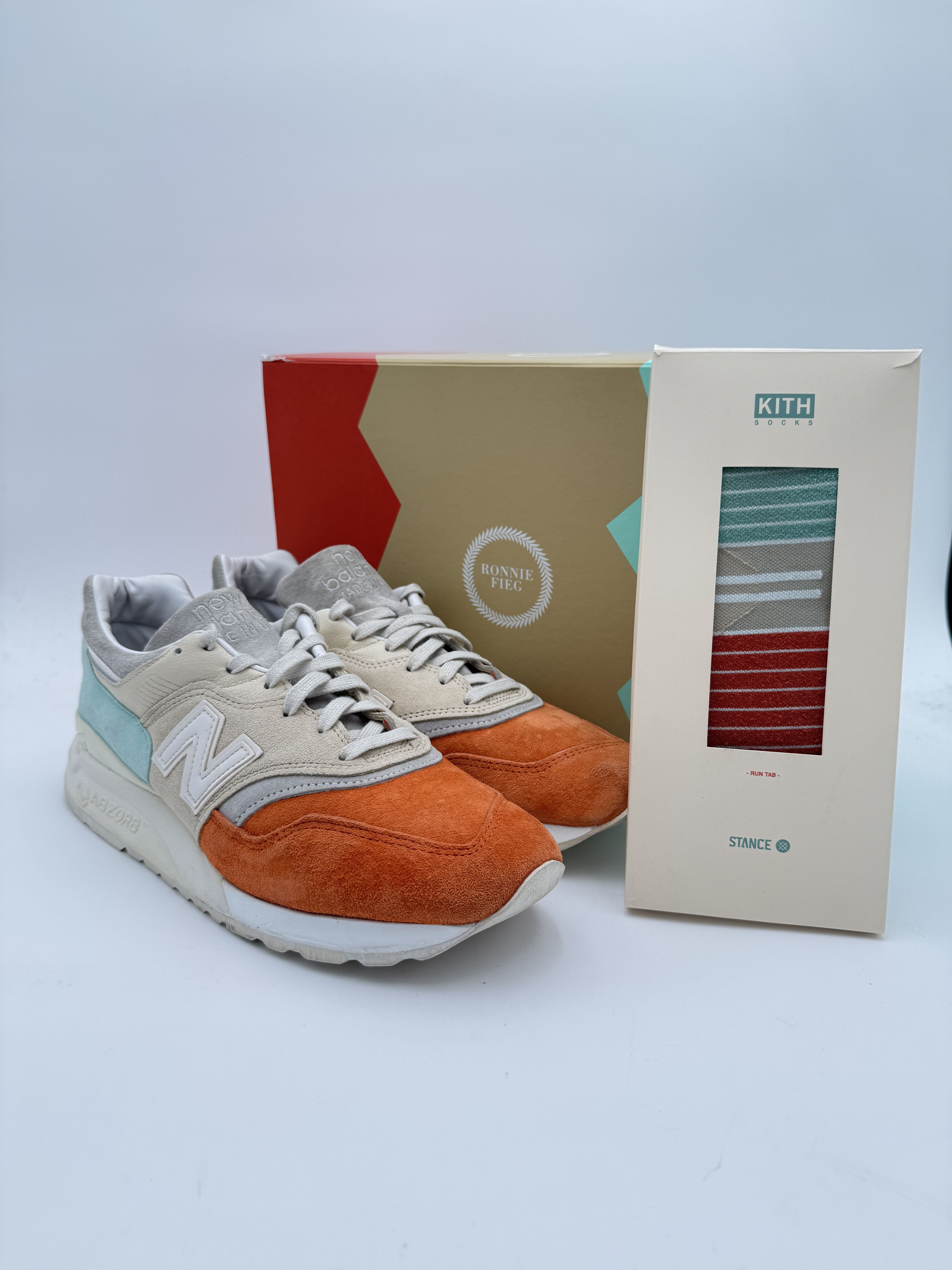 Kith Kith New Balance 997.5 Mykonos Cyclades Special Box & Socks Size US 9.5 / EU 42-43 - 1 Thumbnail