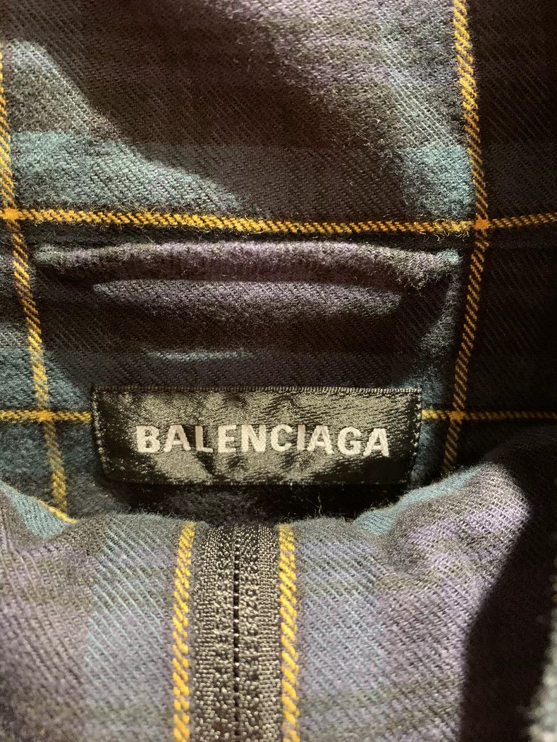 Balenciaga Balenciaga Large Plaid Overcoat Size US S / EU 44-46 / 1 - 2 Thumbnail