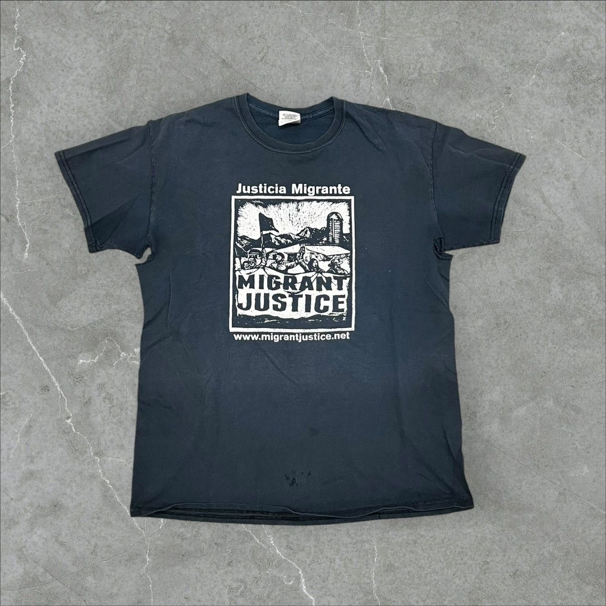 Vintage ERD style thrashed faded “migrant justice” tee Size US M / EU 48-50 / 2 - 2 Thumbnail