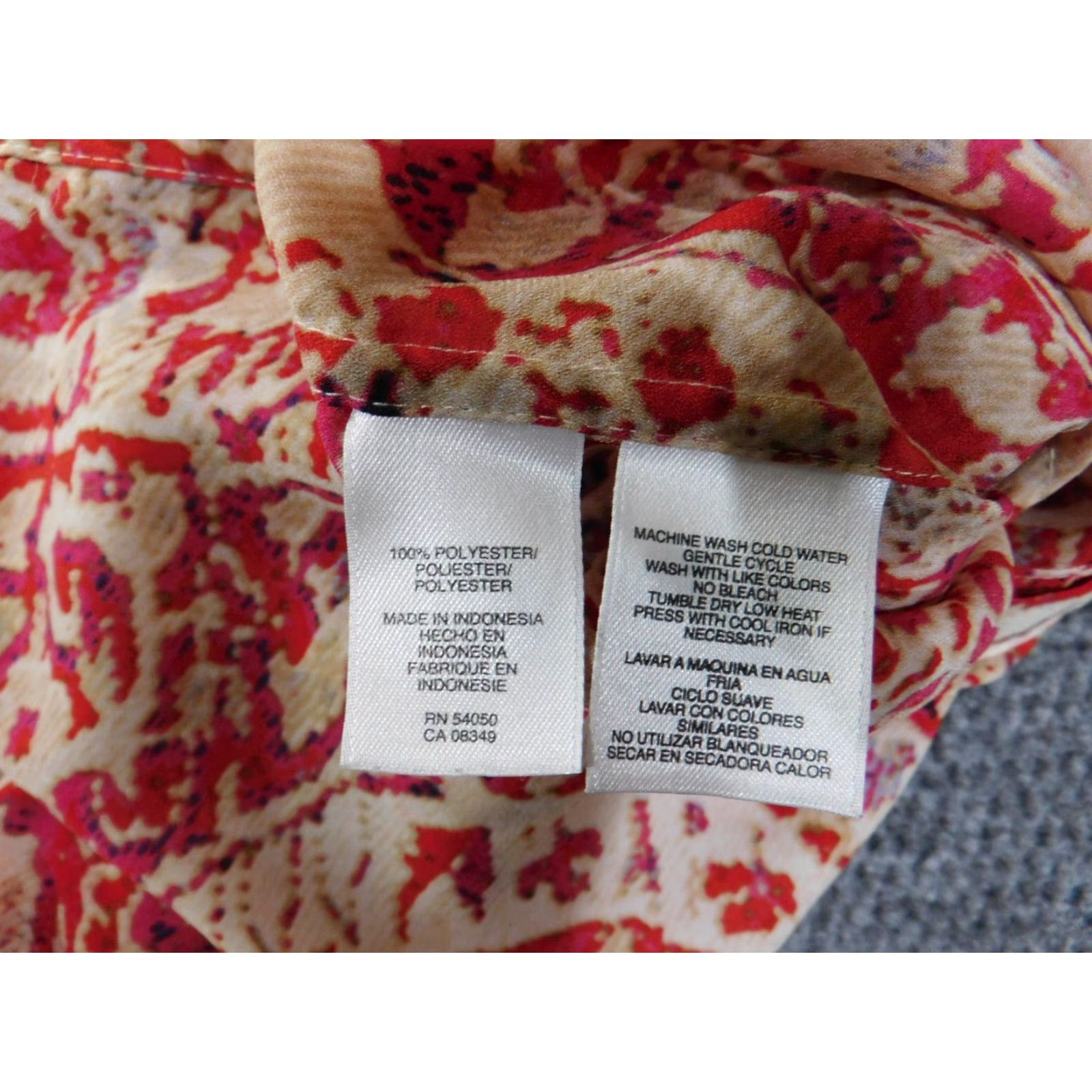 Jones New York Jones New York top Womens Button-Up City casual Geometric Red S Small Long Sleeve Collared Polyester Rayon Regular Stretch Size S / US 4 / IT 40 - 7 Thumbnail