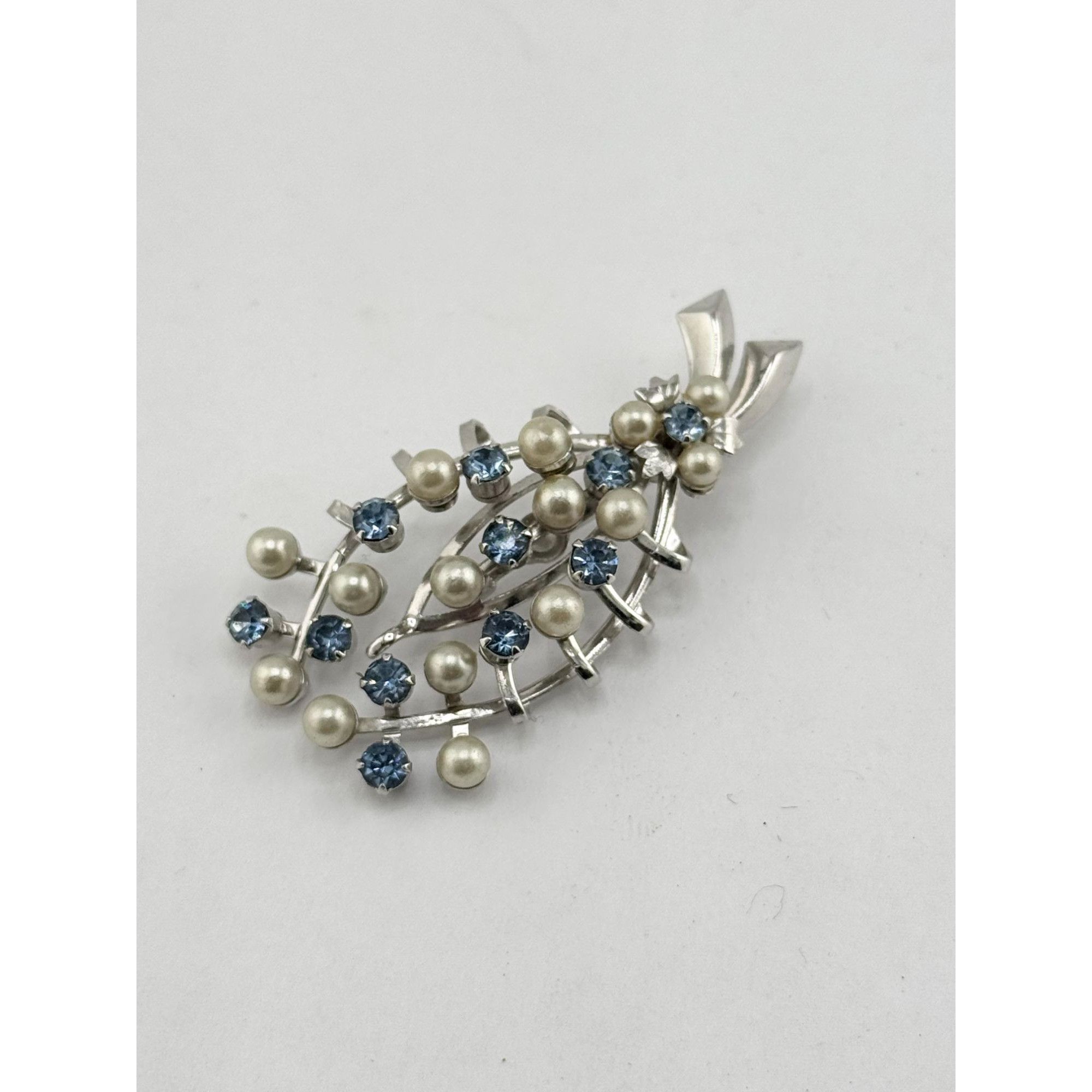 Vintage Kramer of New York Pearl Blue rhinestone vintage pin brooch Size ONE SIZE - 5 Thumbnail