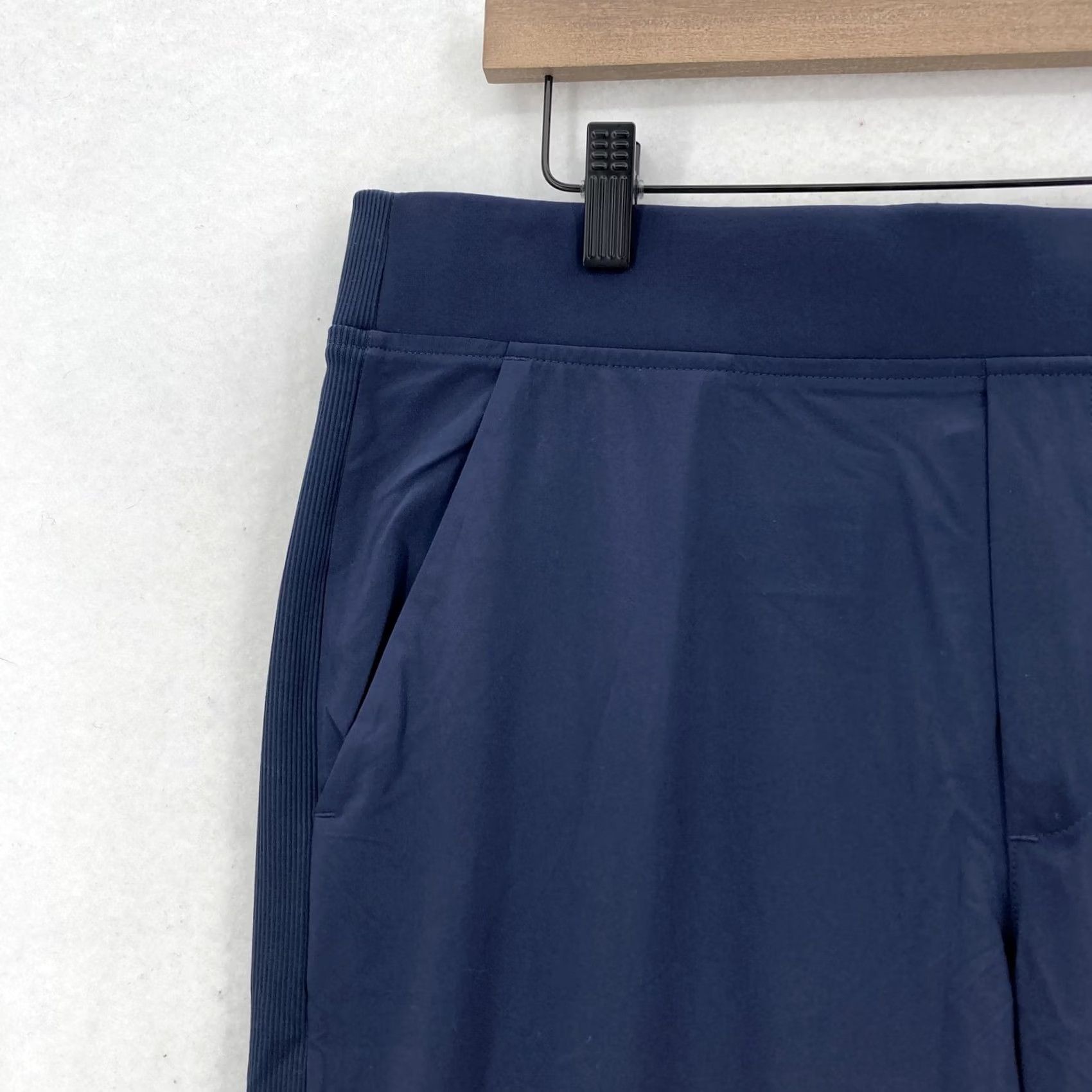 Athleta Athleta Brooklyn Mid Rise Ankle Jogger Pants Womens 14 Navy Blue Gym Training Slant Pockets Tapered Leg Polyester Spandex Elastic Waist Size 36" / US 14 / IT 50 - 3 Thumbnail