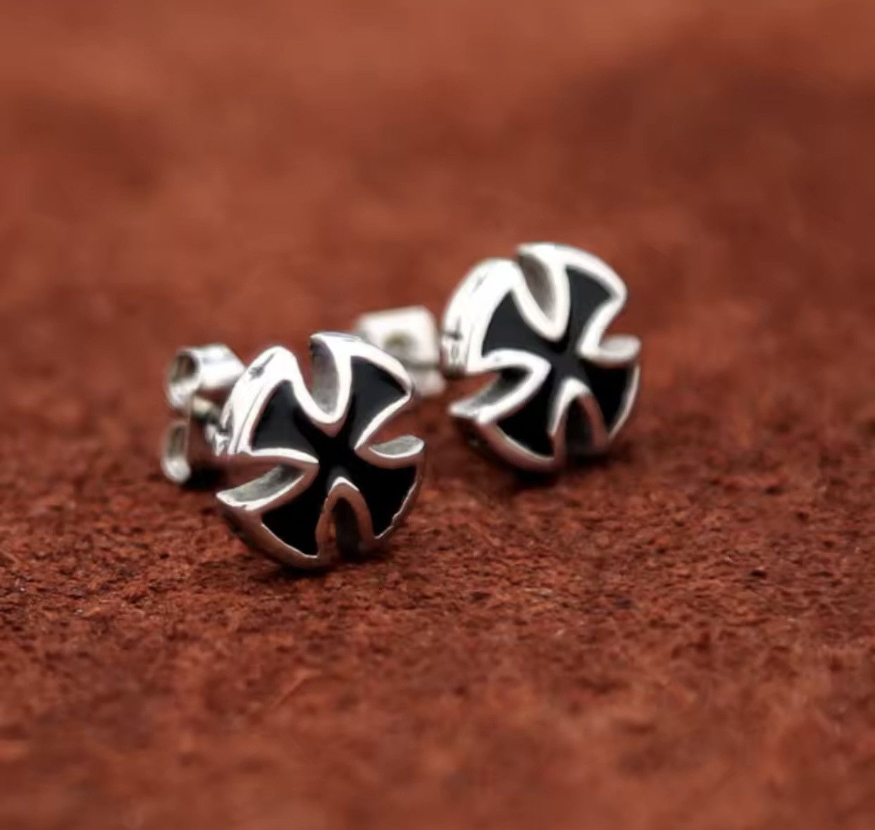 Designer × Jewelry Titanium Steel Cross Stud Earrings for Men Women Size ONE SIZE - 3 Thumbnail