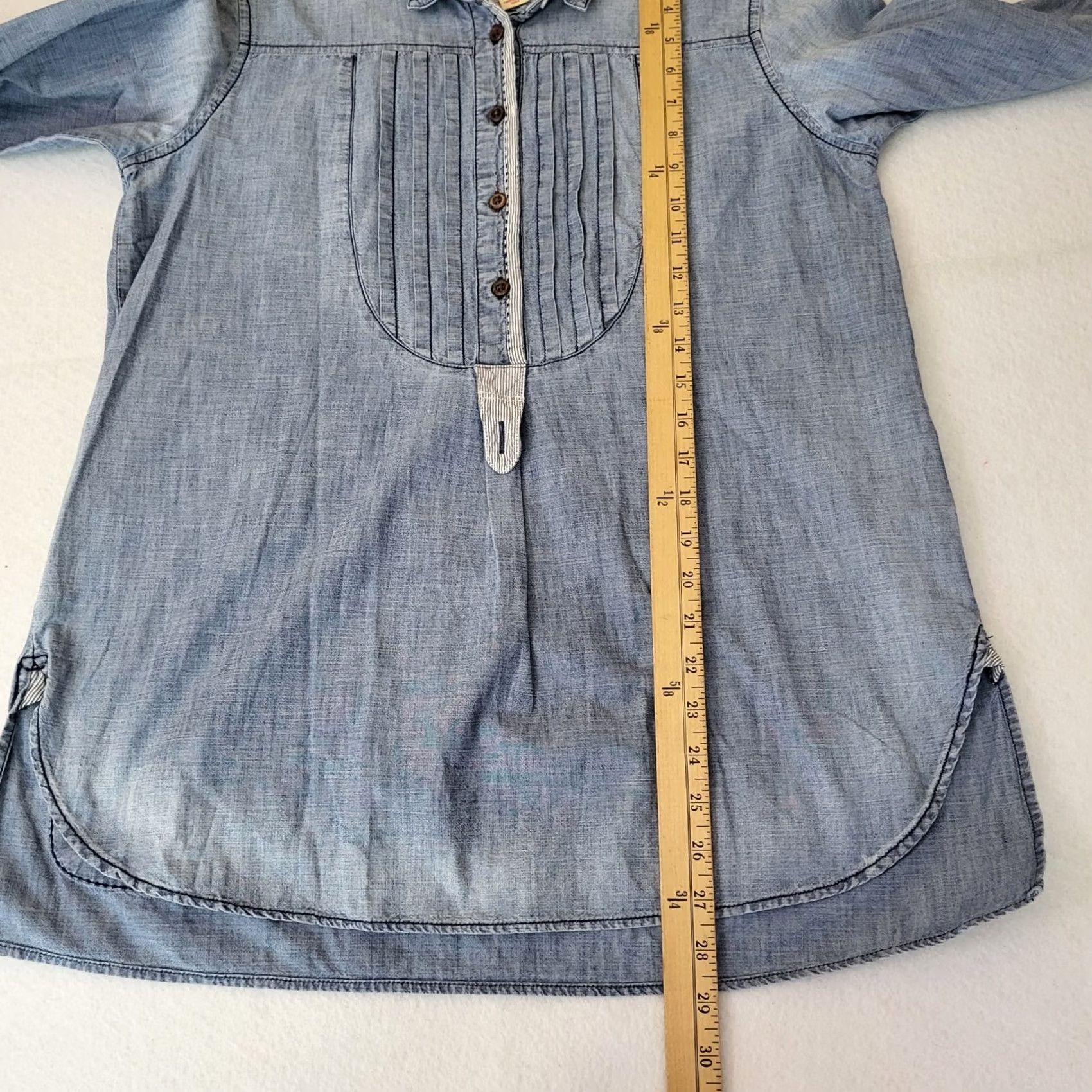 Levi's Levi's Button-Up Chambray Shirt 3/4 Sleeve Women M Blue Regular Size Levi's Shirt Women M Blue Chambray Button-Up 3/4 Sleeve Casual Everyday Size M / US 6-8 / IT 42-44 - 7 Thumbnail