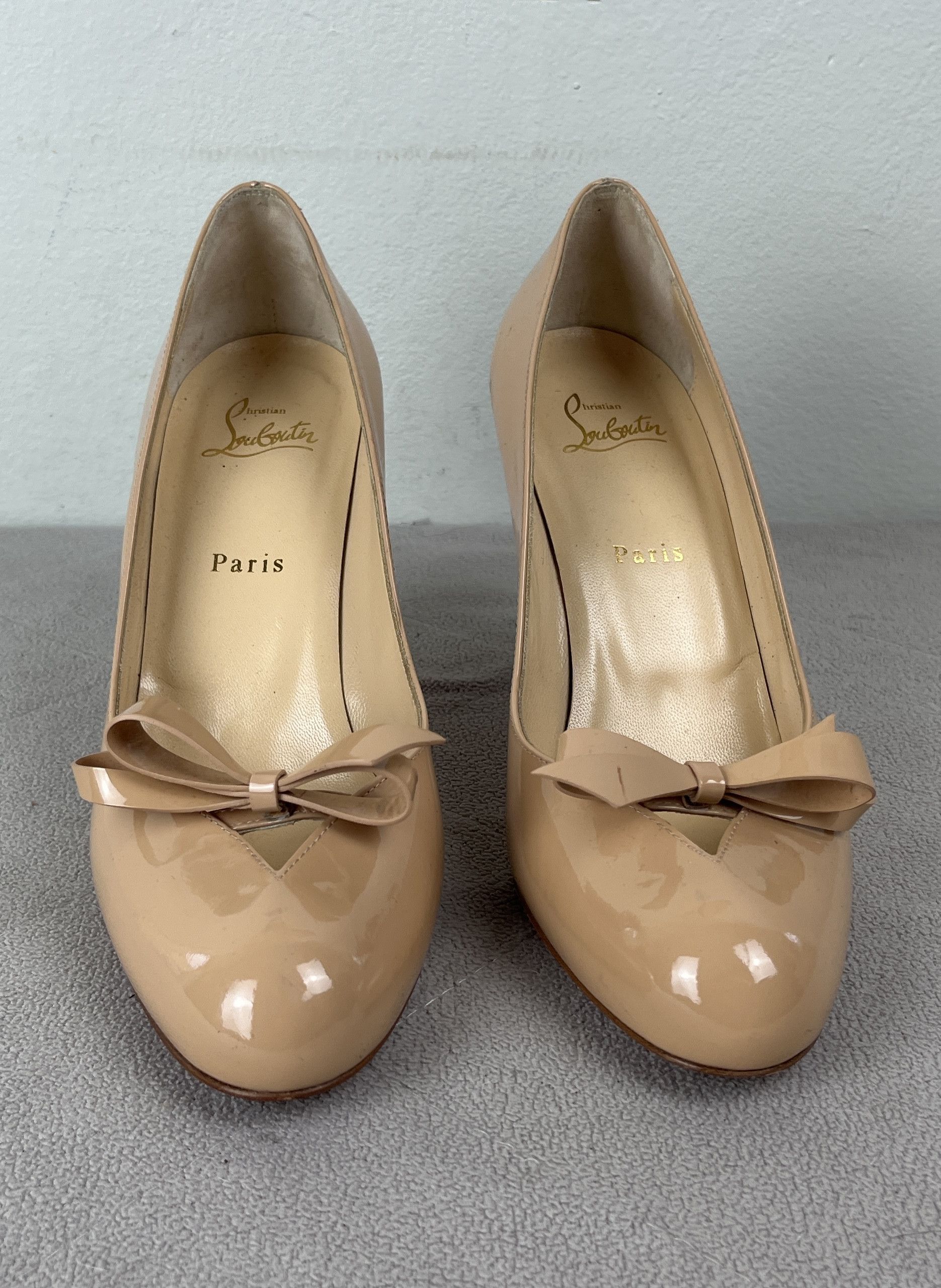 Christian Louboutin Tan Bow Heels Shoes Women's Size 40 in Beige