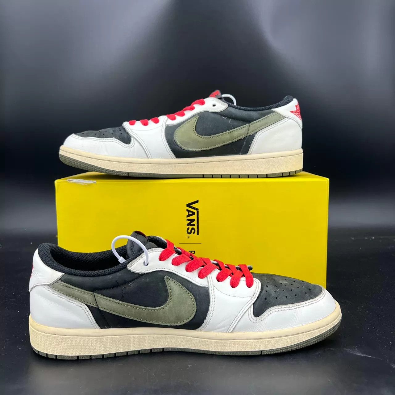 Travis Scott TS x AJ1 Low Olive 5.0 (44.5) Size US 11.5 / EU 44-45 - 3 Thumbnail