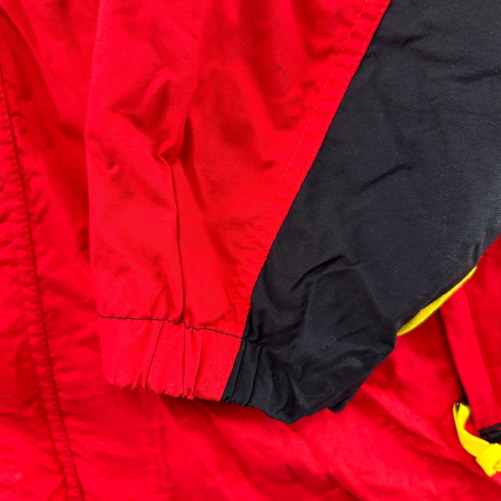 Marlboro VINTAGE Marlboro Jacket Mens XL Windbreaker Hooded Nylon Red Black Logo 90s Winter Spring Fall Casual Workwear Size US XL / EU 56 / 4 - 3 Thumbnail