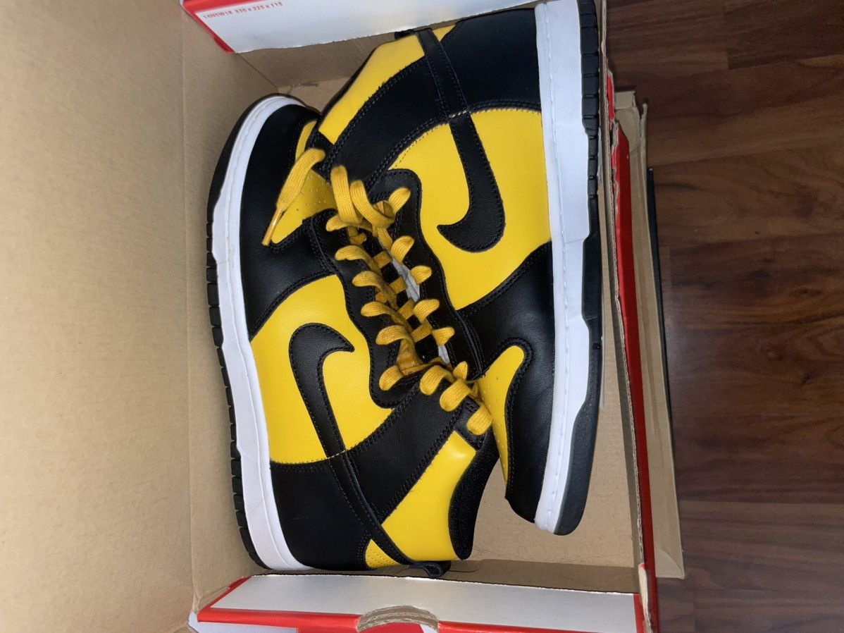 Jordan Brand NIKE DUNK HI RETRO UNIVERSITY GOLD/BLACK-WHITE OR UNIVERSITY Size US 9.5 / EU 42-43 - 2 Thumbnail