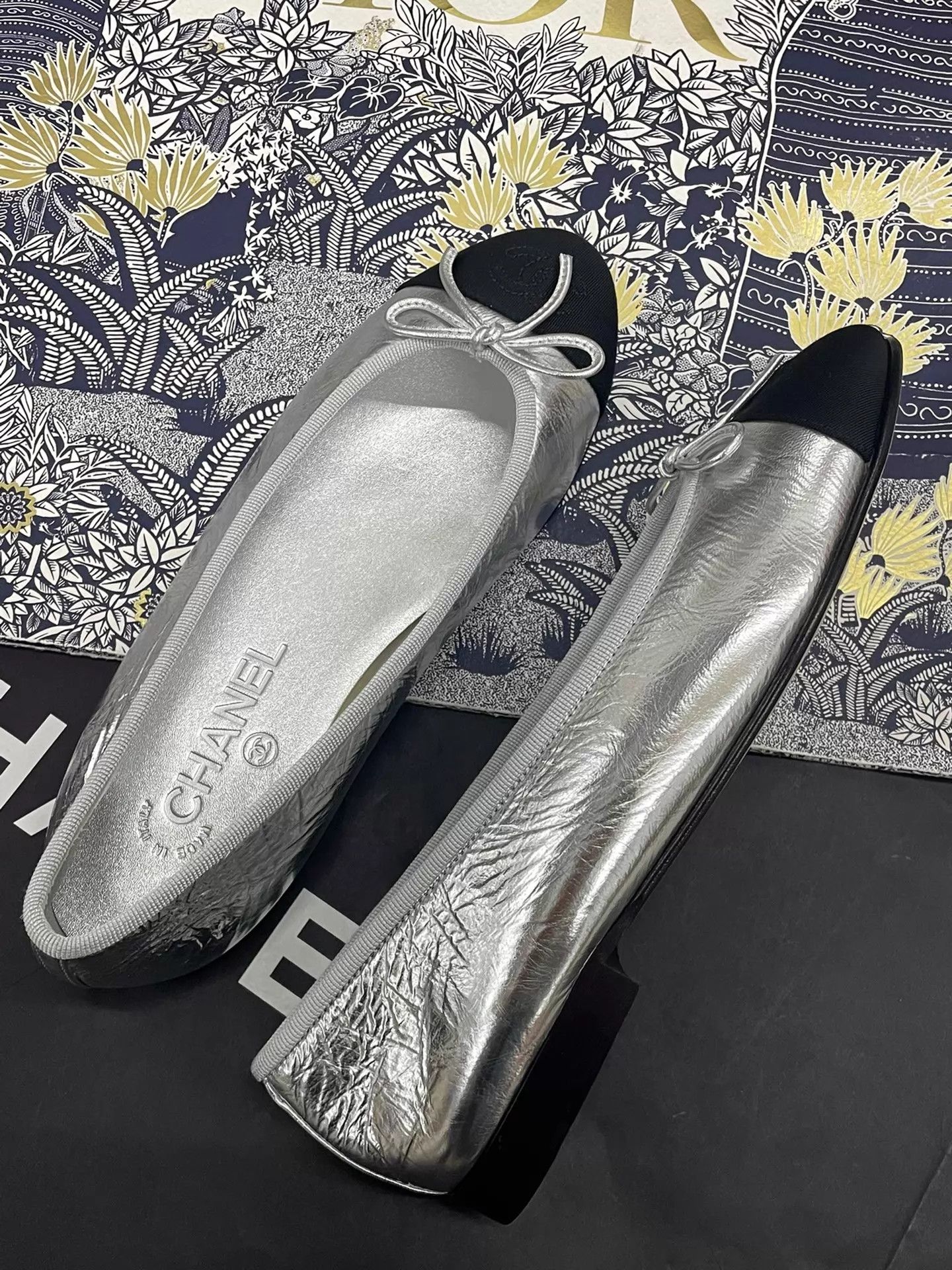 Chanel Chanel 25S Silver Lambskin Ballet Flats Classic Bow New Size US 6.5 / IT 36.5 - 4 Thumbnail