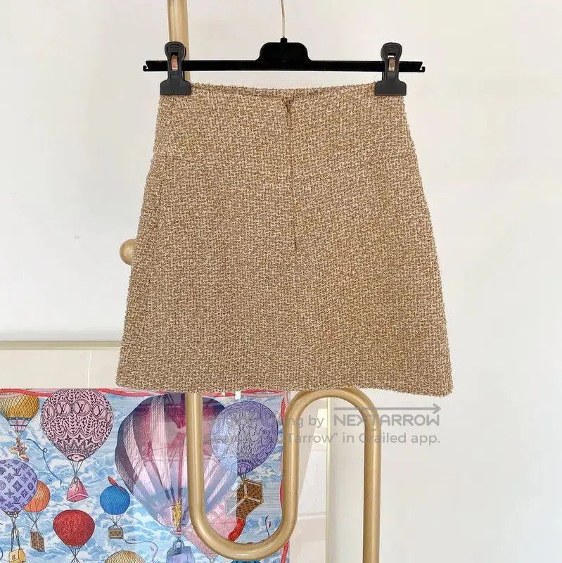 Chanel Chanel Gold Silk Short Skirt for Autumn . Size 23" - 2 Thumbnail