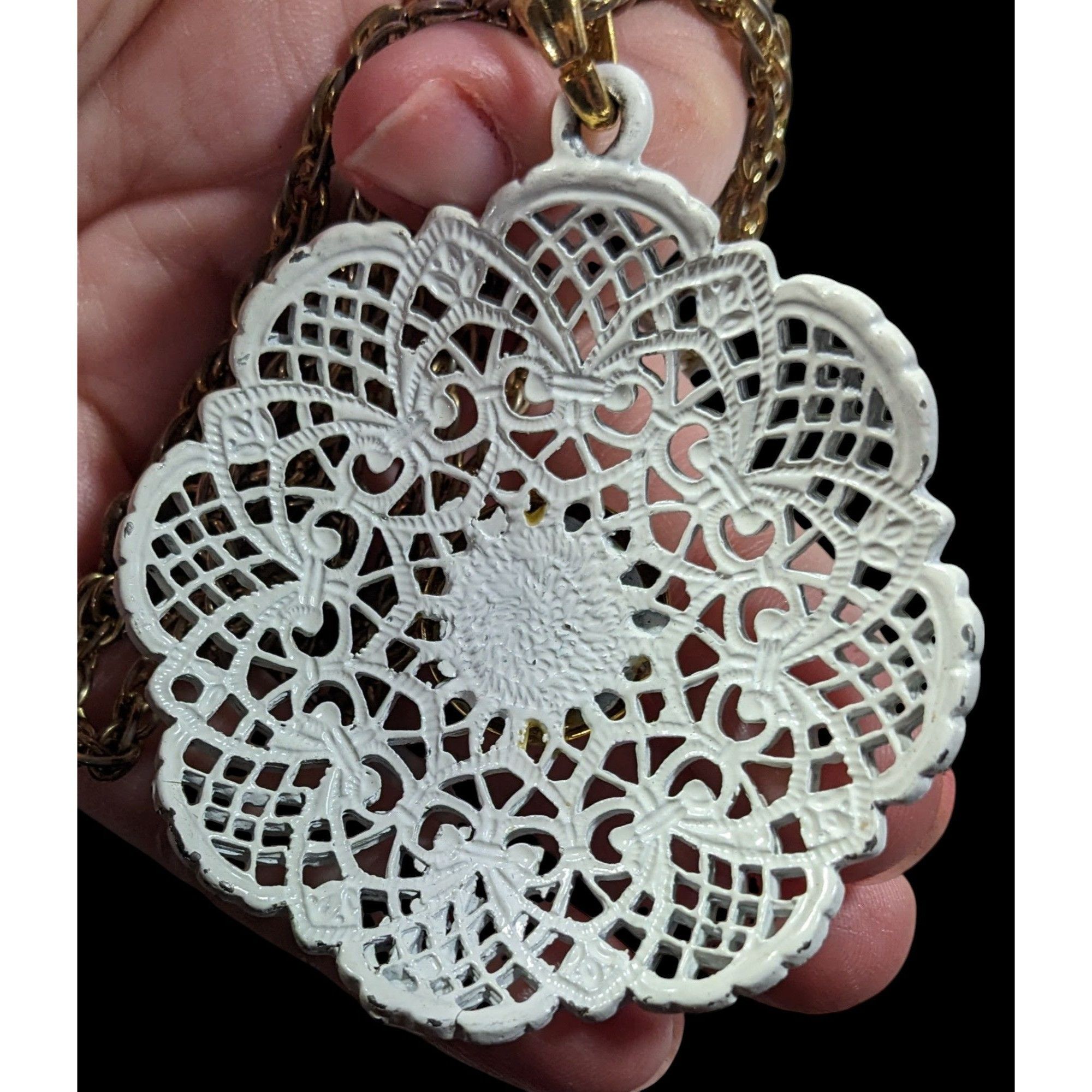 Other Vintage Victorian Style White Filigree And Gold Tone Pendant Size ONE SIZE - 4 Thumbnail