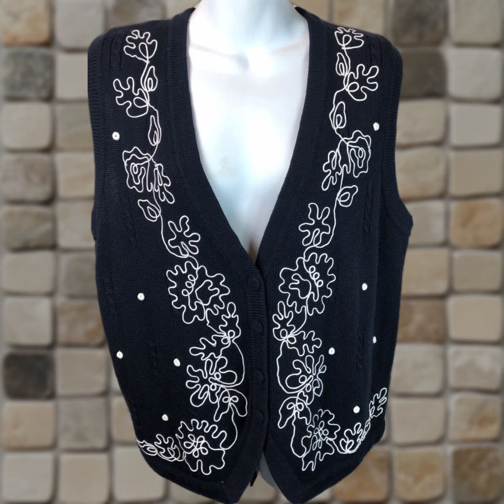 Vintage VINTAGE Alfred Dunner Sweater Vest Women S Blue V-Neck Embroidered Button CottageCore 90s Retro Geometric Knit Cotton Blend Size S / US 4 / IT 40 - 1 Thumbnail
