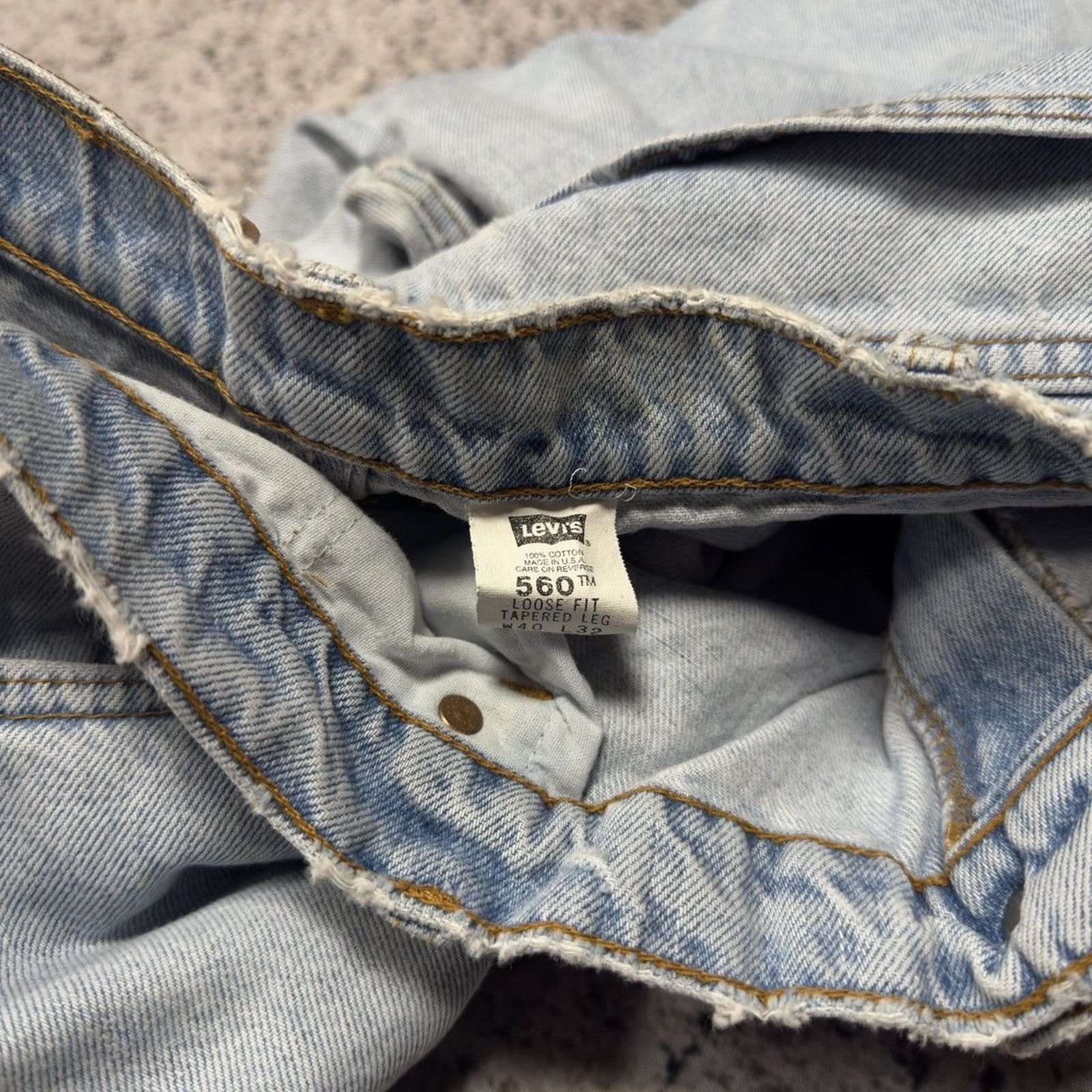 Levi's Vintage 1990s Levi’s 560 Loose Fit Tapered Thrashed Jeans Size US 39 - 3 Thumbnail