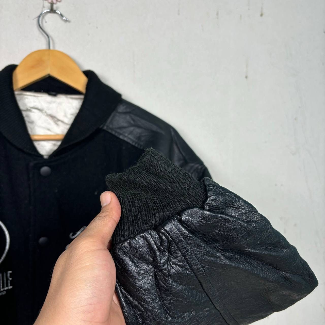 Vintage Vintage 90s Nuovo Pelle Embroidered Logo Wool Leather Jacket Size US L / EU 52-54 / 3 - 7 Thumbnail