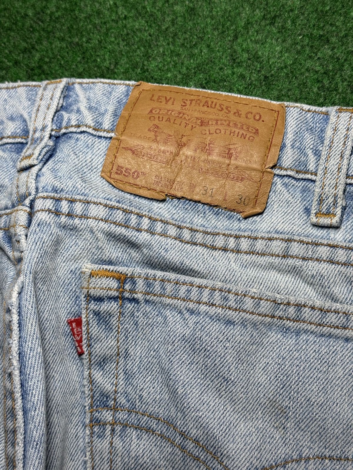 Levi's Vintage Clothing 90s Levi’s 550 Relaxed Distressed Light Wash 31x30 Jeans Size US 31 - 3 Thumbnail