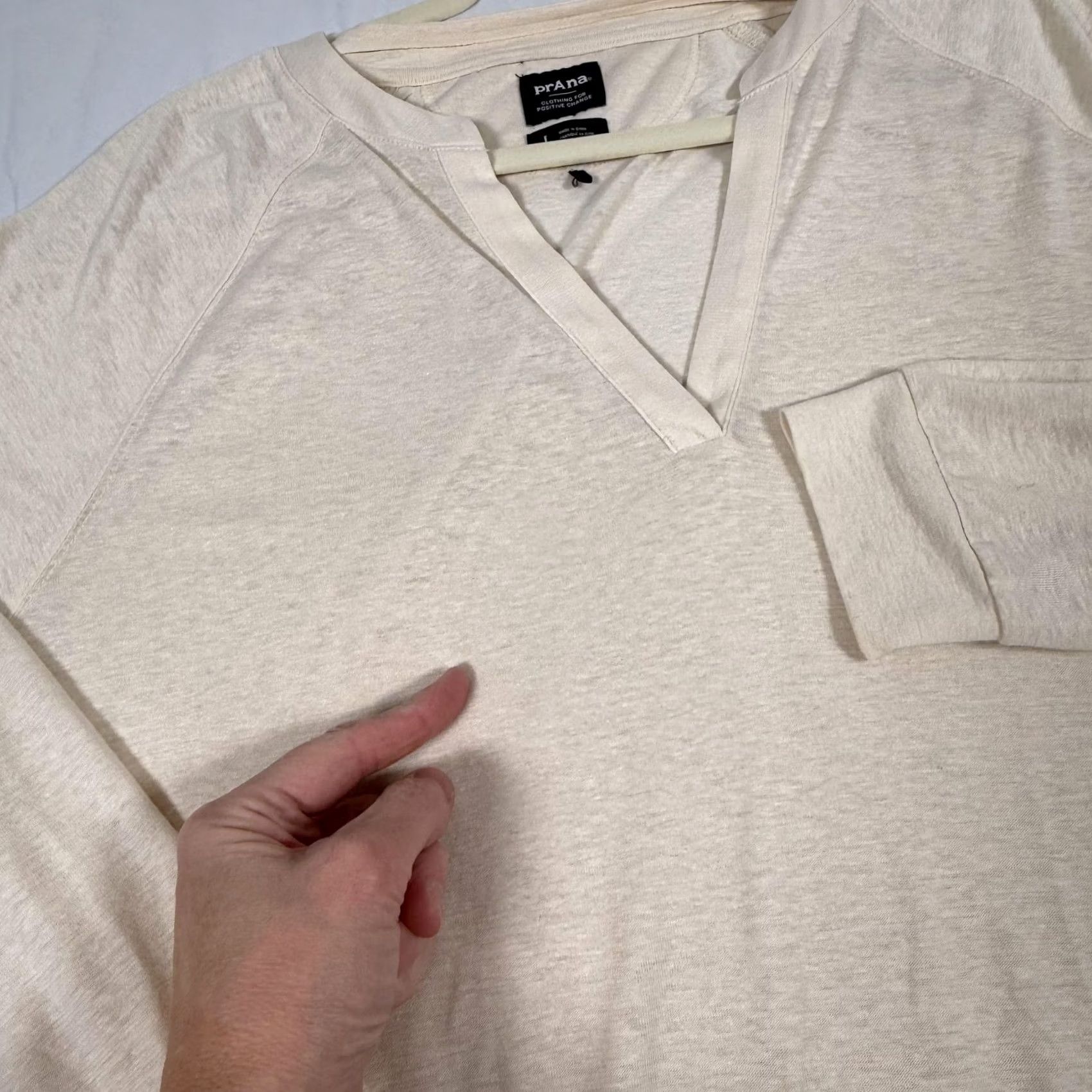 Prana prAna Milani LS Shirt V Neck Raglan Lightweight Hemp Blend White Large T-Shirt Womens Mensional Bohemian Autumn Spring Summer Top Shirt Mens Womens Size L / US 10 / IT 46 - 6 Thumbnail