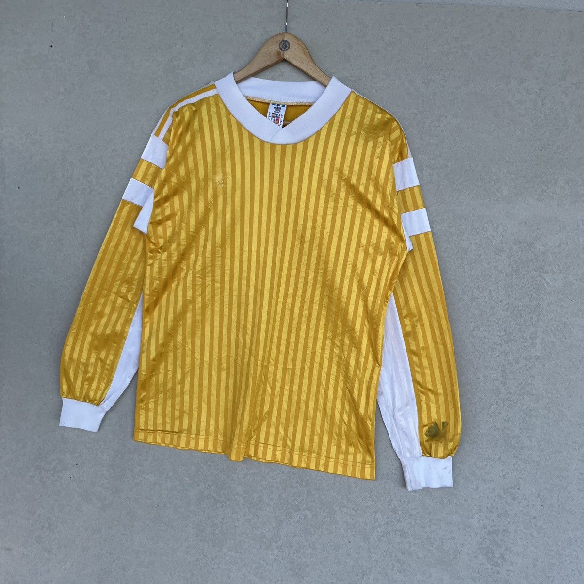 Other Vintage Yellow And White Sleeve Soccer Jersey Size L Size US L / EU 52-54 / 3 - 2 Thumbnail