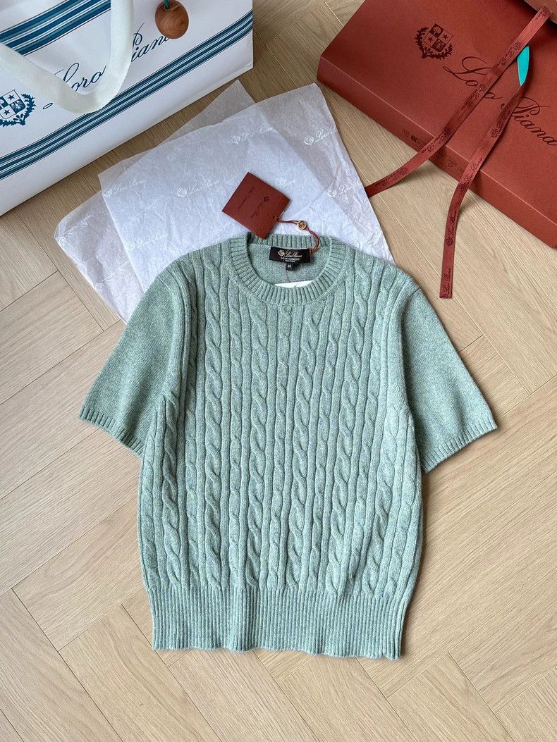 Loro Piana LORO PIANA Ms.Treccia's round neck sweater in small cashme Size XS / US 0-2 / IT 36-38 - 1 Thumbnail