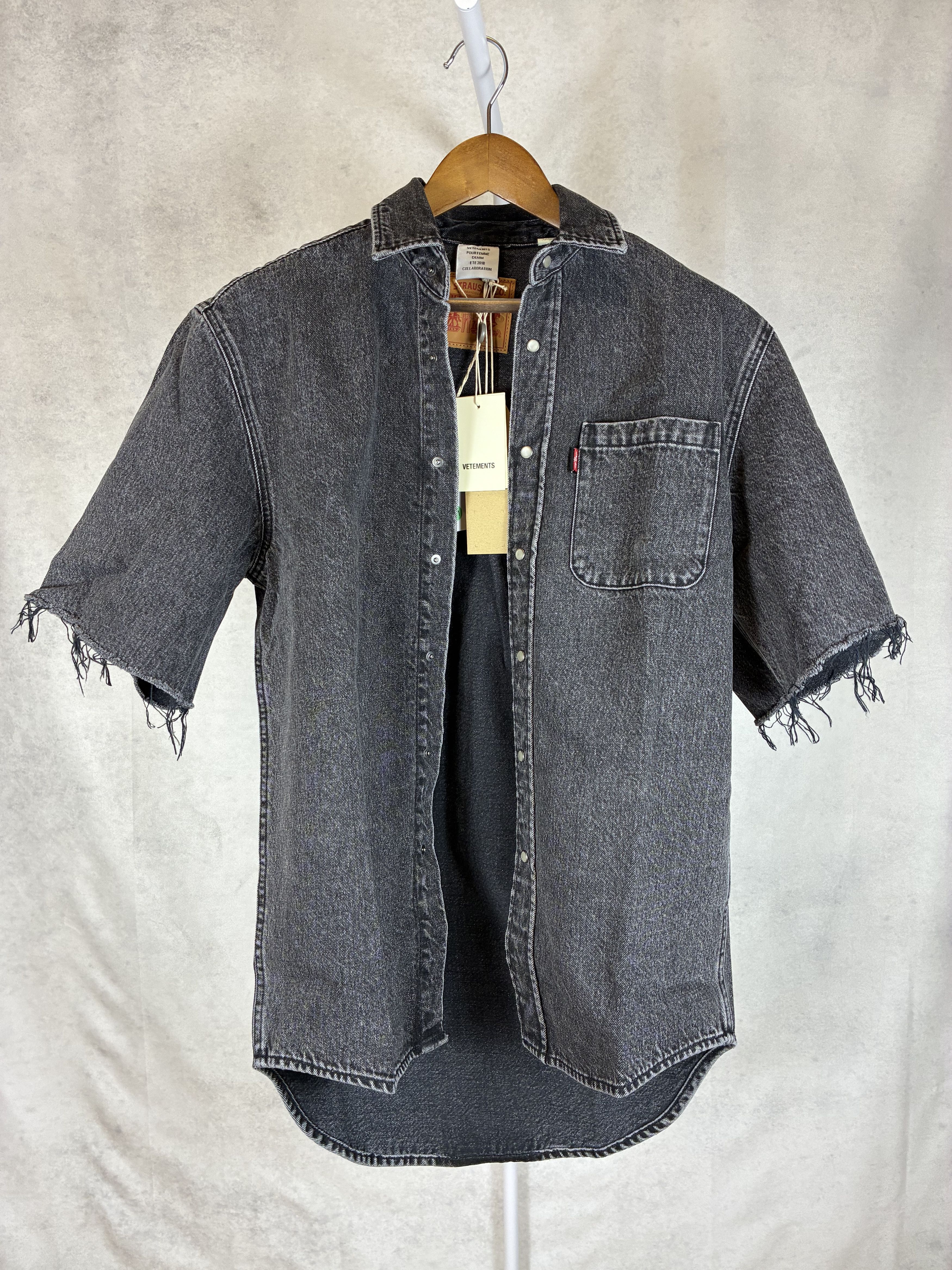 Levi's × Vetements RARE Vetements SS18 x Levi's Demna Reconstructed Denim Shirt Size US M / EU 48-50 / 2 - 1 Thumbnail