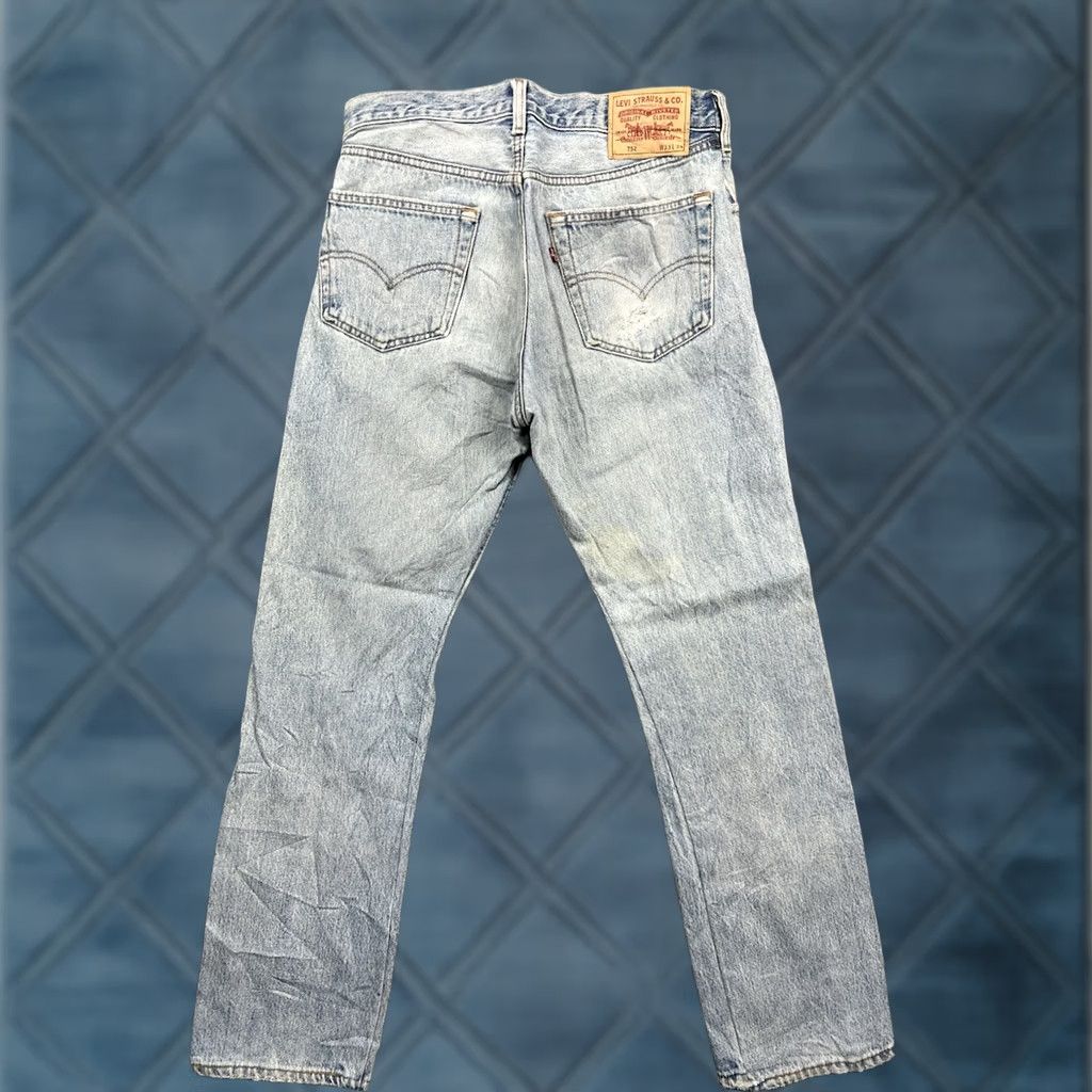 Levi's Levi's 752 Jeans Mens Regular Fit Straight Leg Light Wash 33x34 Denim Cotton Elastane Blue Casual Classic City Designer Jeans Mens Regular 34 Inseam Size US 33 - 1 Thumbnail