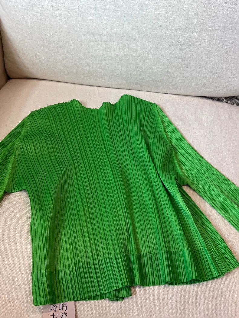 Issey Miyake Issey Miyake size:4 Green pleated cardigan top Size XS / US 0-2 / IT 36-38 - 8 Thumbnail