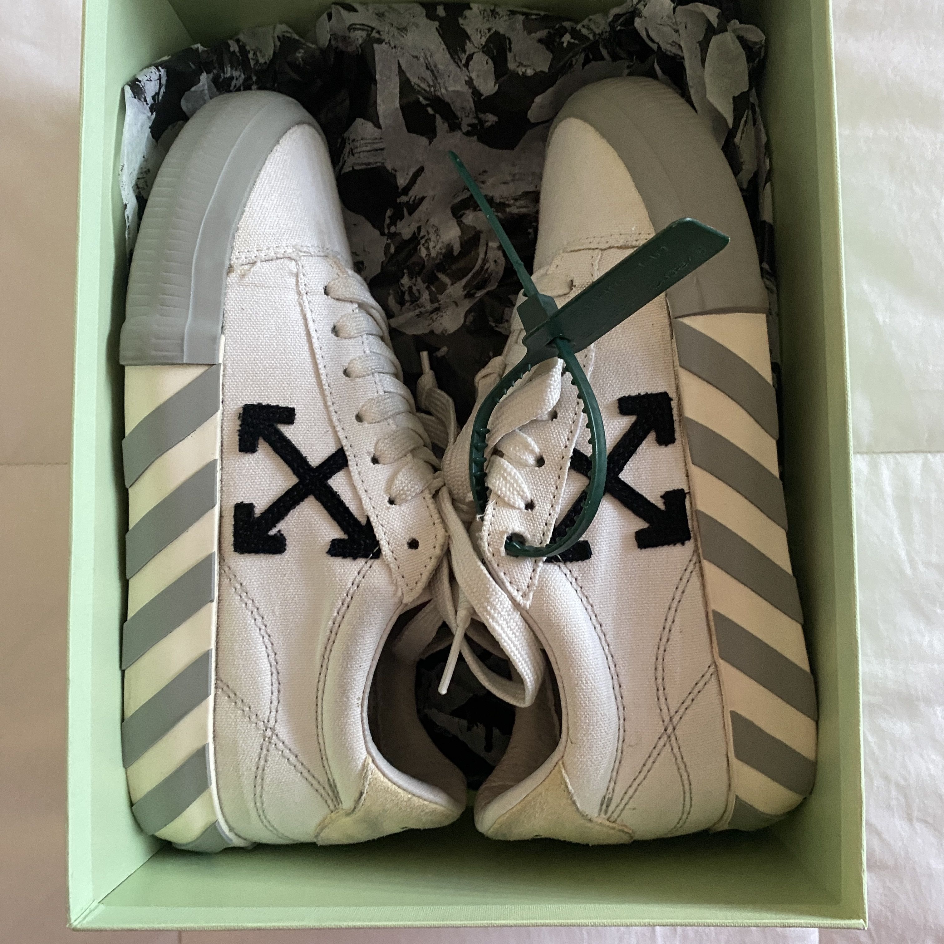 Off-White Off-White Eco Canvas Vulcanized Low Top Sneaker Size US8 Size US 8 / IT 38 - 4 Thumbnail