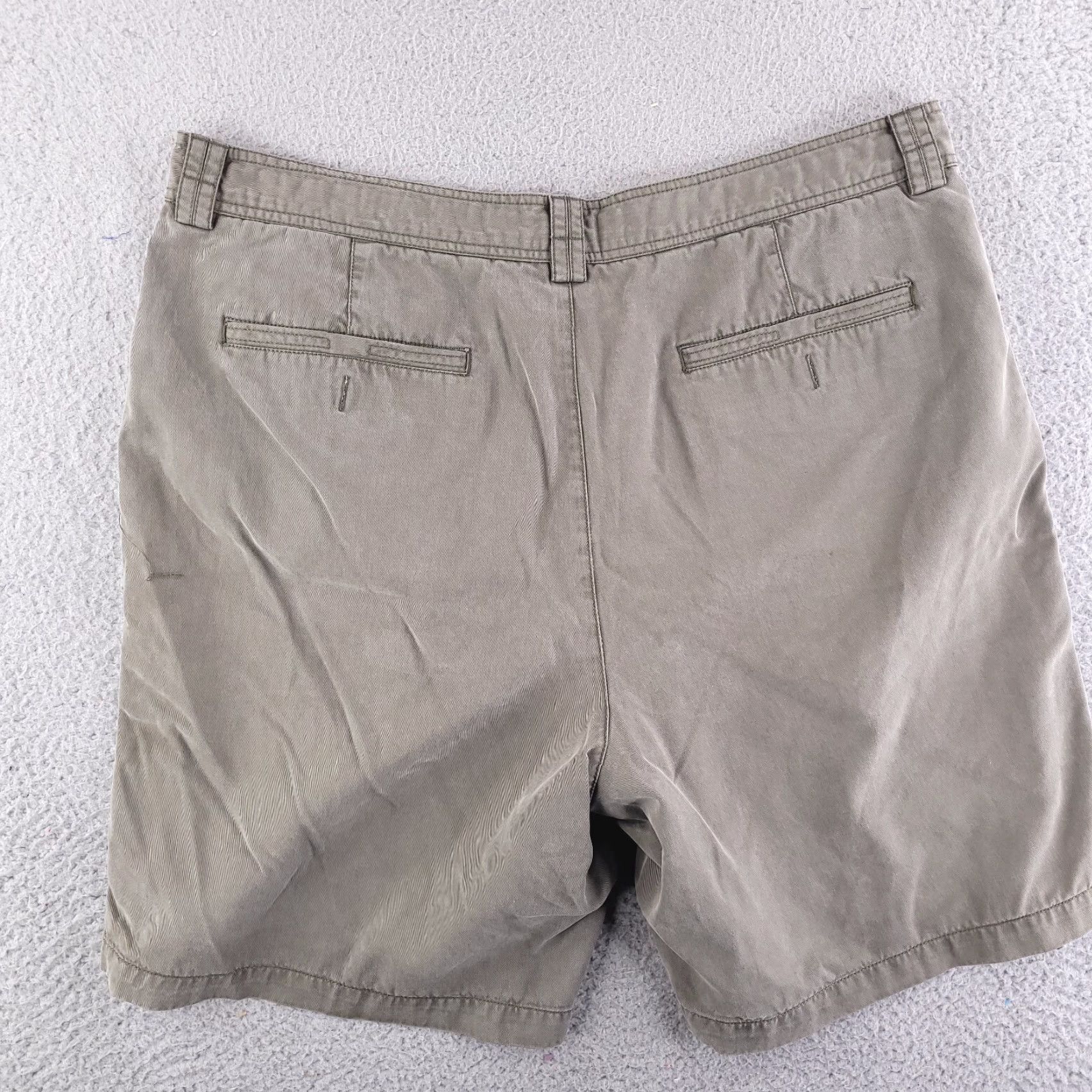 Tommy Bahama Tommy Bahama Shorts Mens 36 Green Olive Khaki Chino Cotton Beiges Flat Front Vintage? No — Solid Casual Short? Size US 36 / EU 52 - 4 Thumbnail