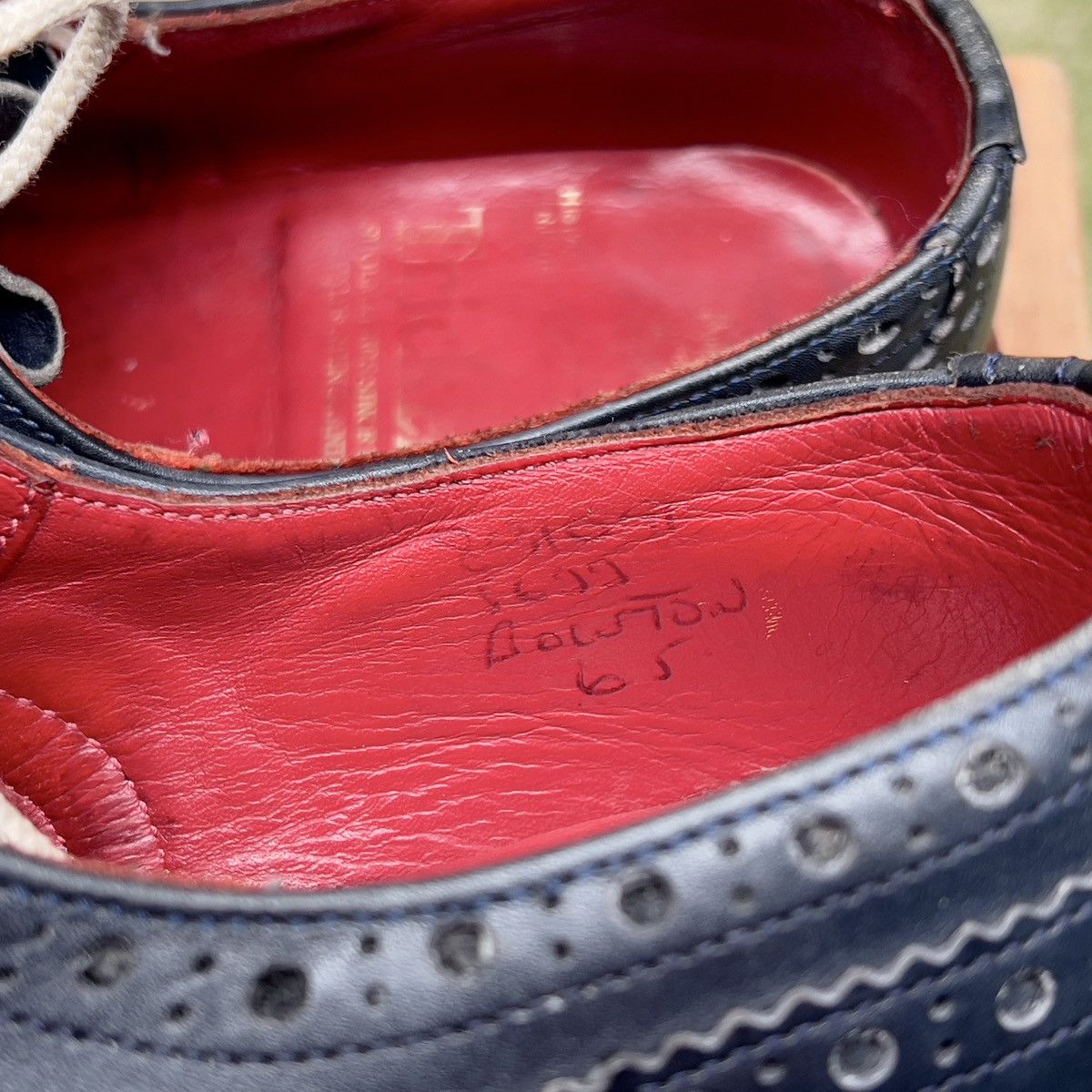 Tricker's TRICKER'S "BOURTON" NAVY BROGUE SHOES Size US 7 / EU 40 - 8 Thumbnail