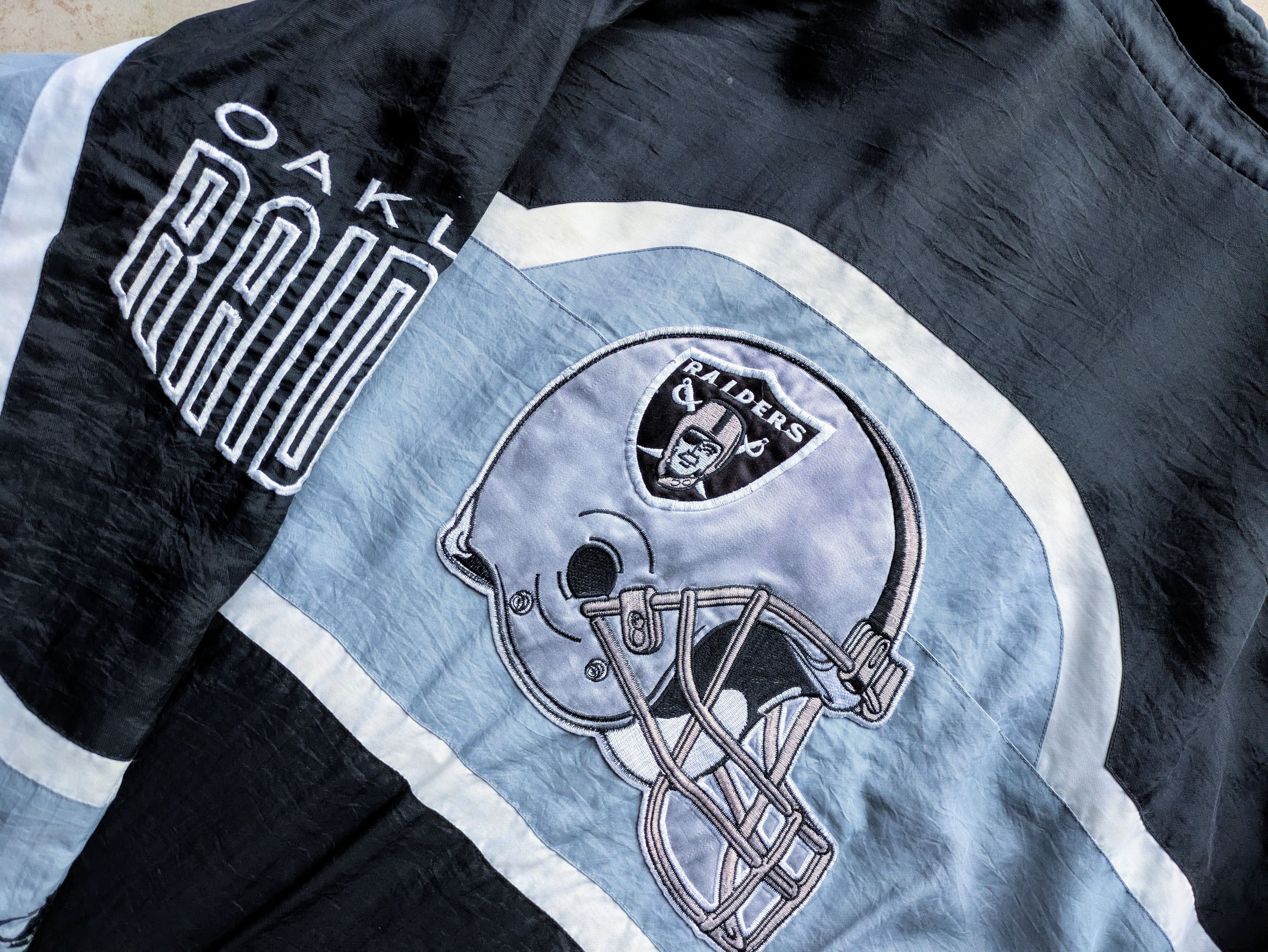 NFL Oakland Raiders 90s HELMET puffer M L blk silver NFL Pro vtg Size US M / EU 48-50 / 2 - 5 Thumbnail