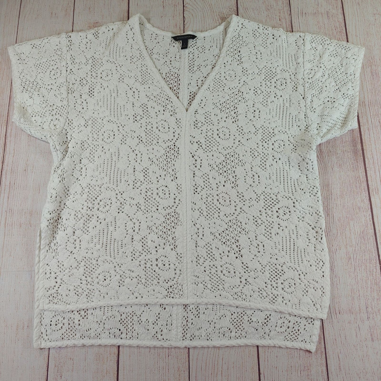 Banana Republic Banana Republic oversized floral crochet V-neck top sz S Size S / US 4 / IT 40 - 5 Thumbnail