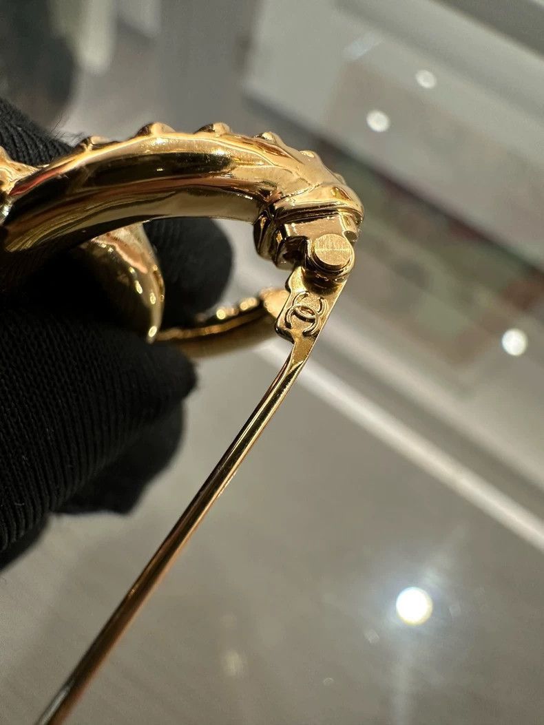 Chanel Chanel Gold CC Wheat Crystal Brooch 4cm Size ONE SIZE - 6 Thumbnail