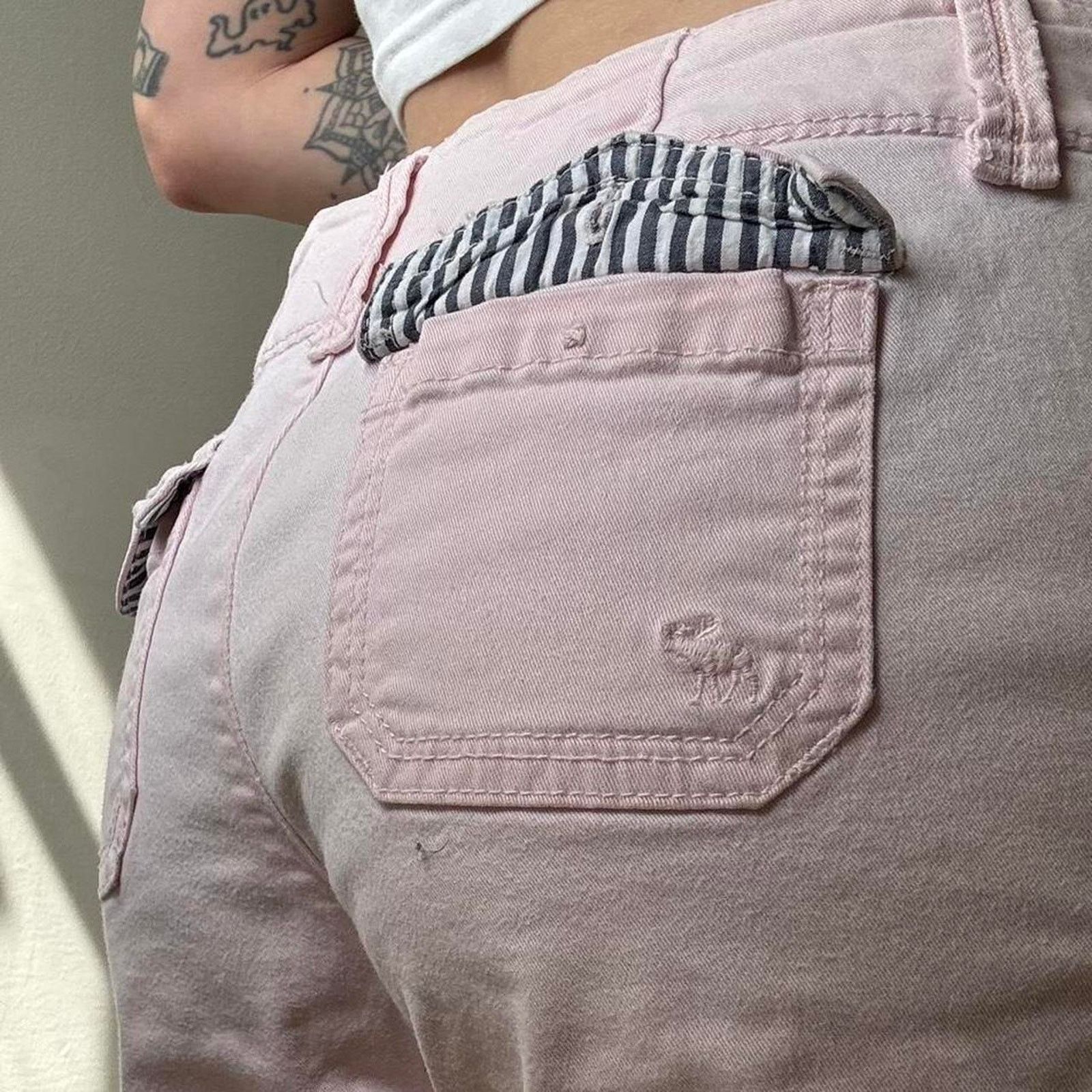 Abercrombie & Fitch Y2K Abercrombie & Fitch Pale Pink Low Rise Pleated Shorts 0 Size 25" / US 0 / IT 36 - 2 Thumbnail