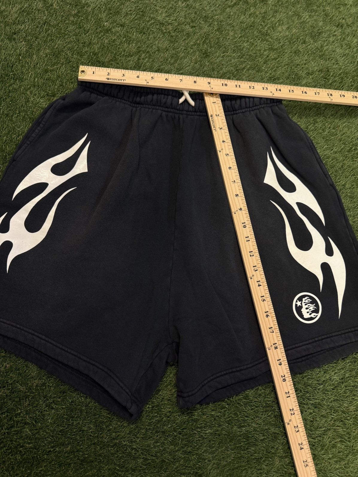HELLSTAR Hellstar Flame Shorts Black White Size XL (NEW) Size US 34 / EU 50 - 11 Thumbnail