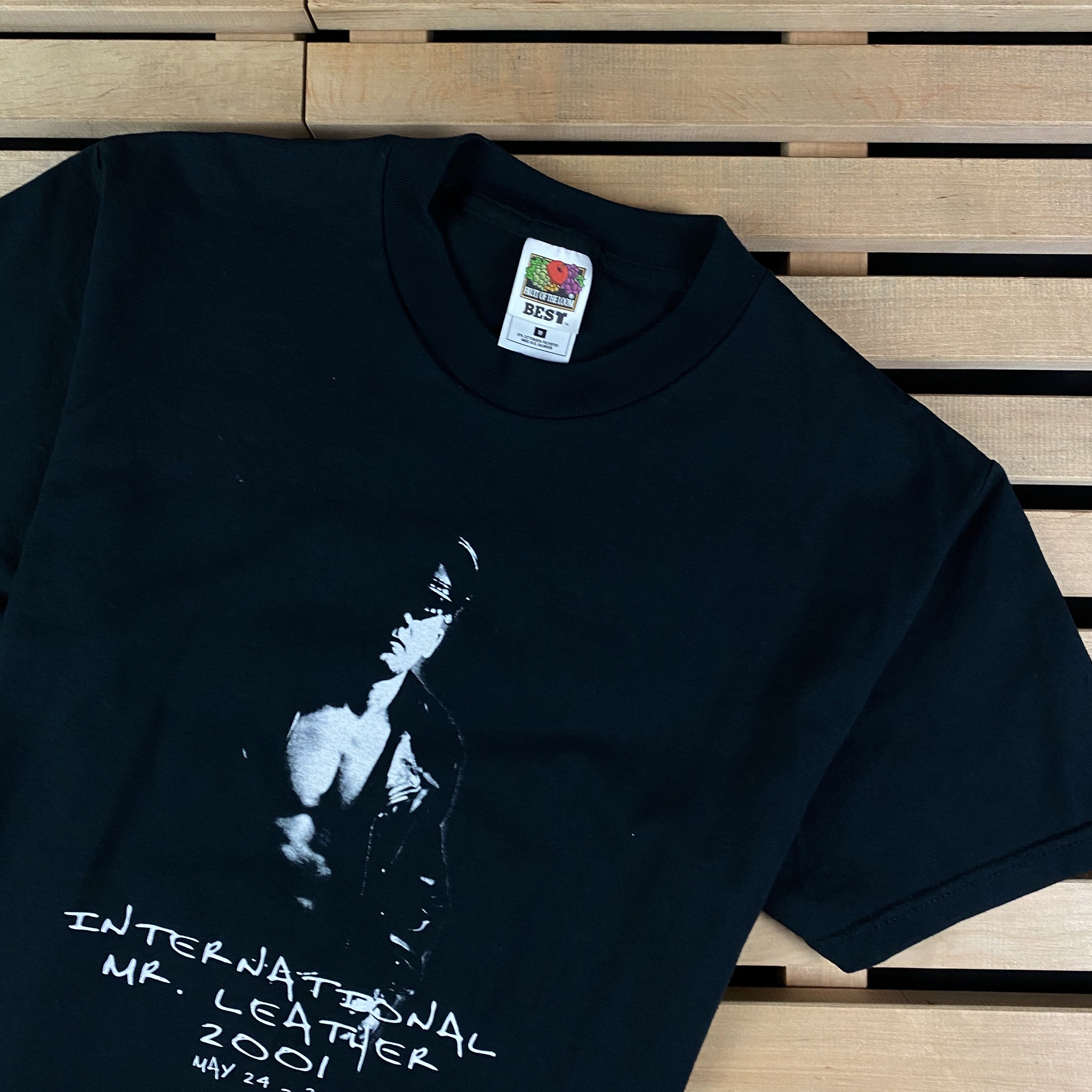 Fruit Of The Loom × Vintage Mens Vintage T-Shirt International Mr.Leather 2001 Size M Size US M / EU 48-50 / 2 - 2 Thumbnail